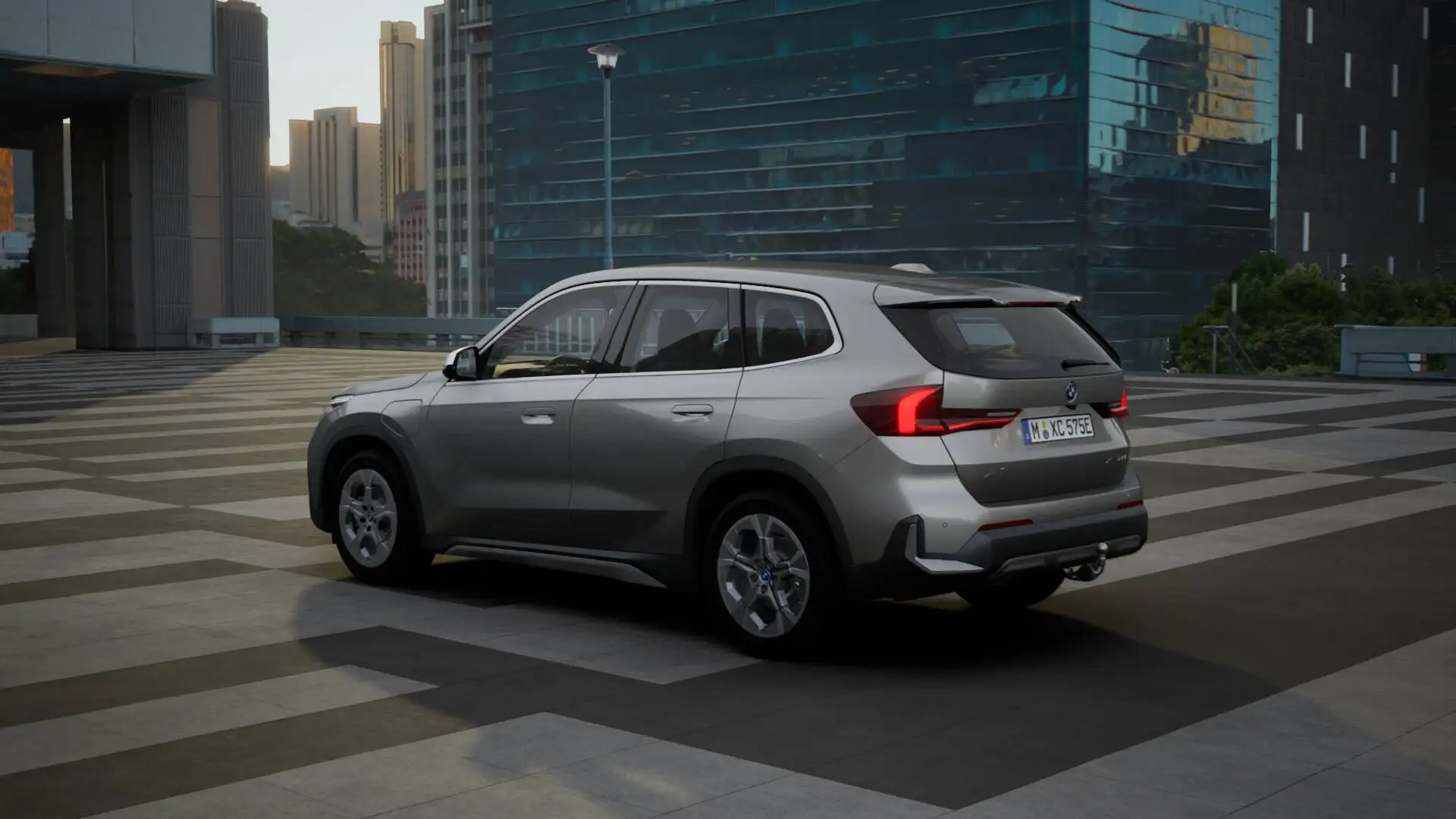 BMW X1 xDrive25e High Executive xLine Automaat / Trekhaak Zilver - 2
