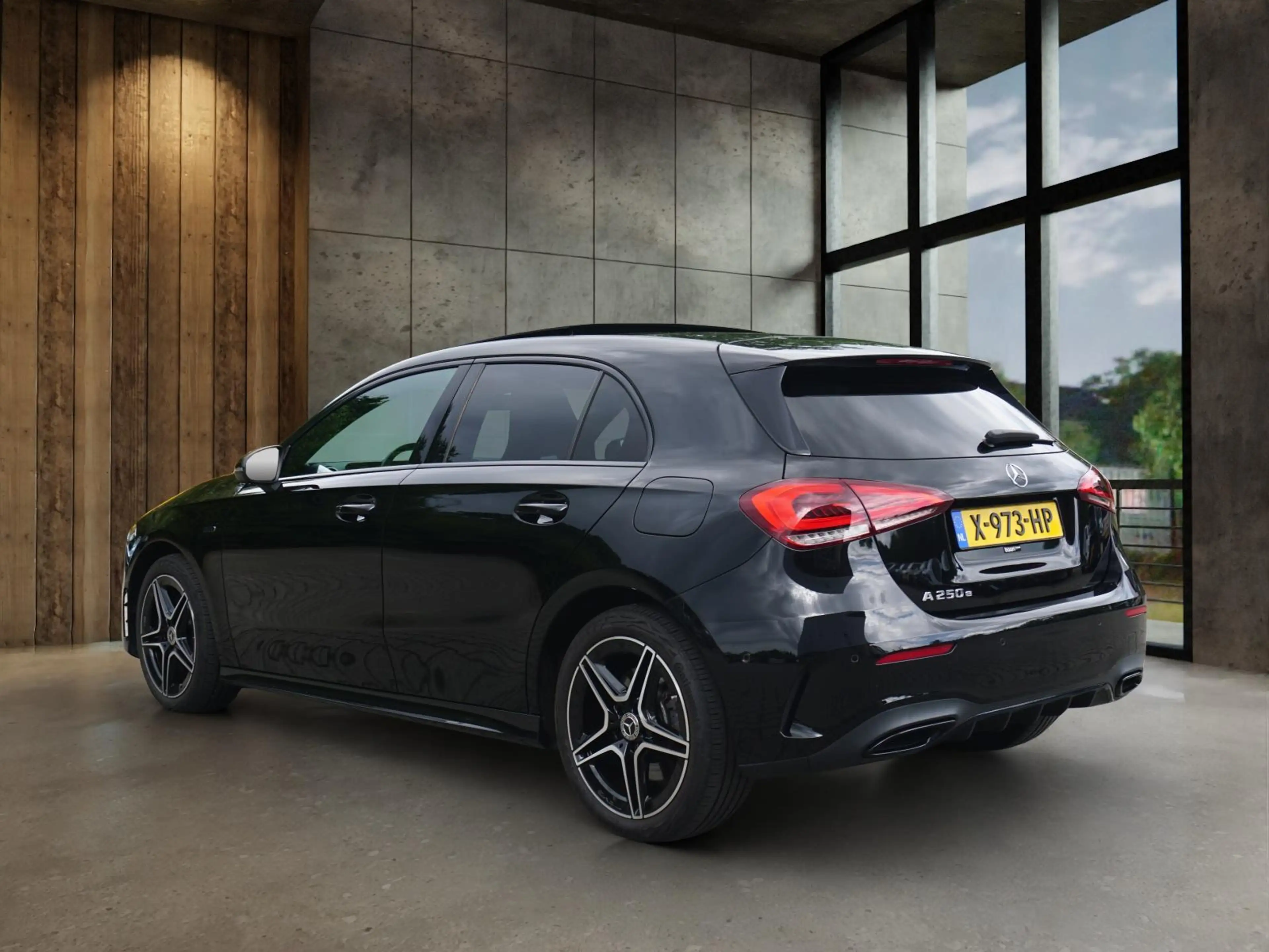 Mercedes-Benz A 250 e Business Solution AMG Limited — photo 4