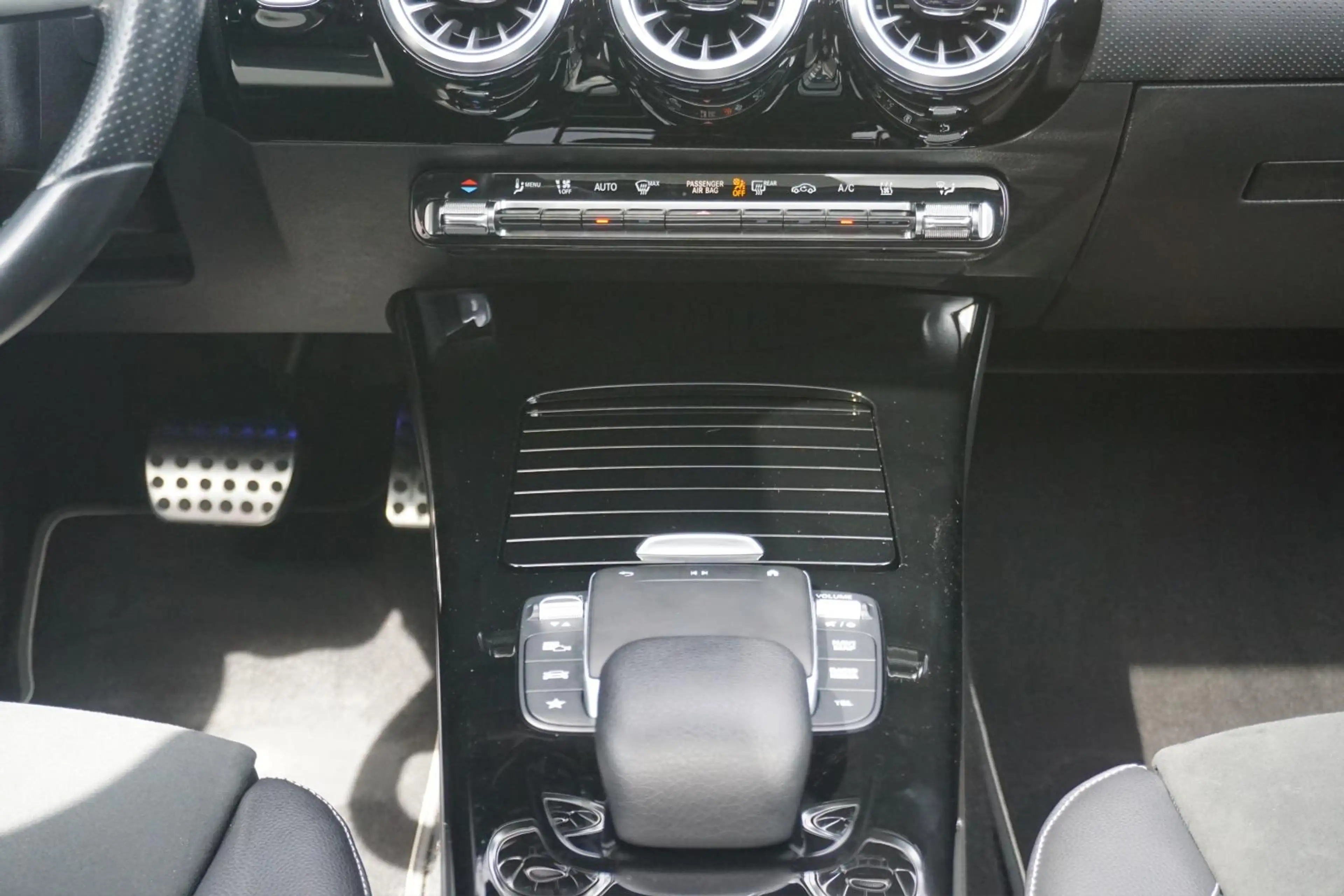 Mercedes-Benz A 250 e Business Solution AMG Limited — photo 14