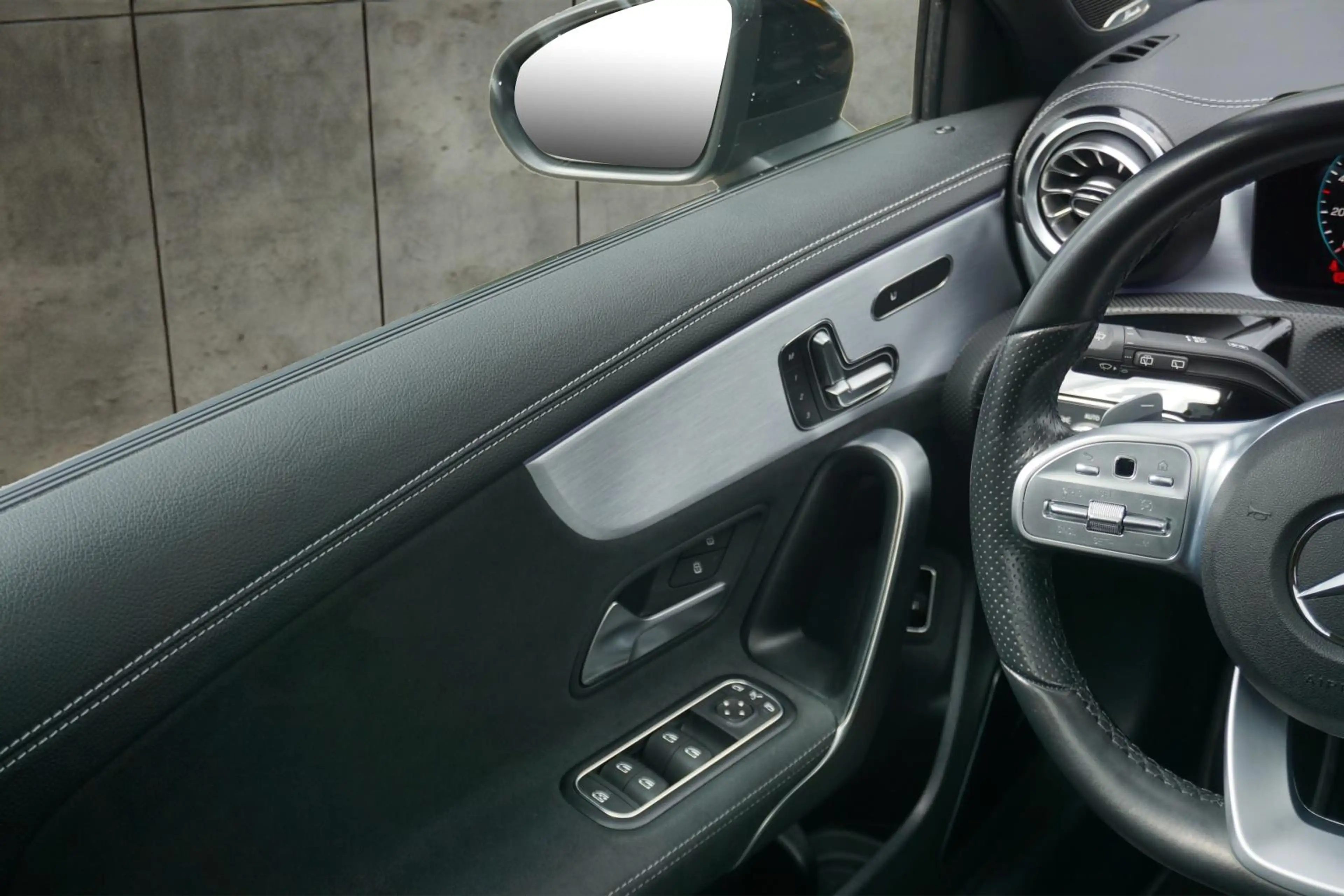 Mercedes-Benz A 250 e Business Solution AMG Limited — photo 11