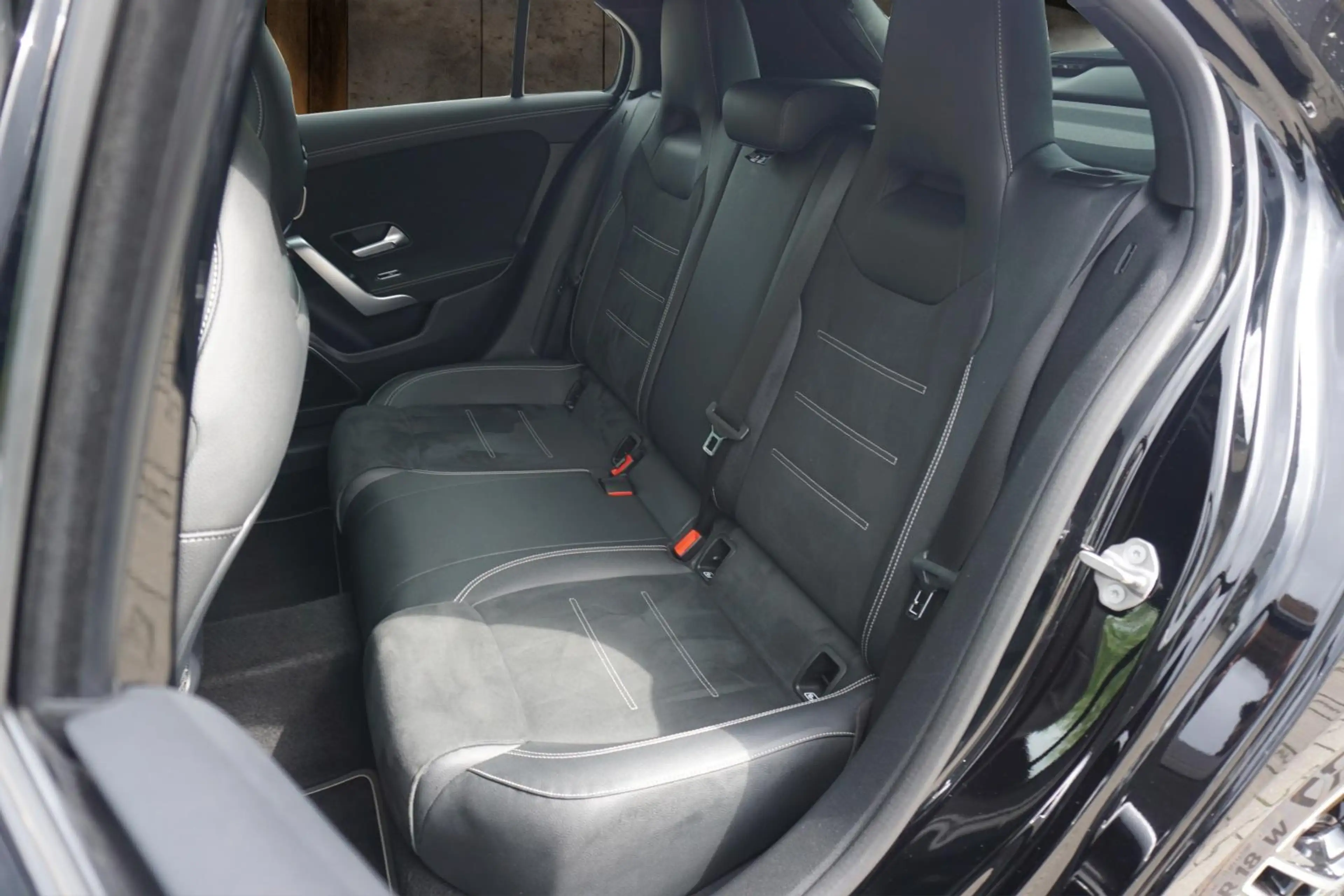 Mercedes-Benz A 250 e Business Solution AMG Limited — photo 12