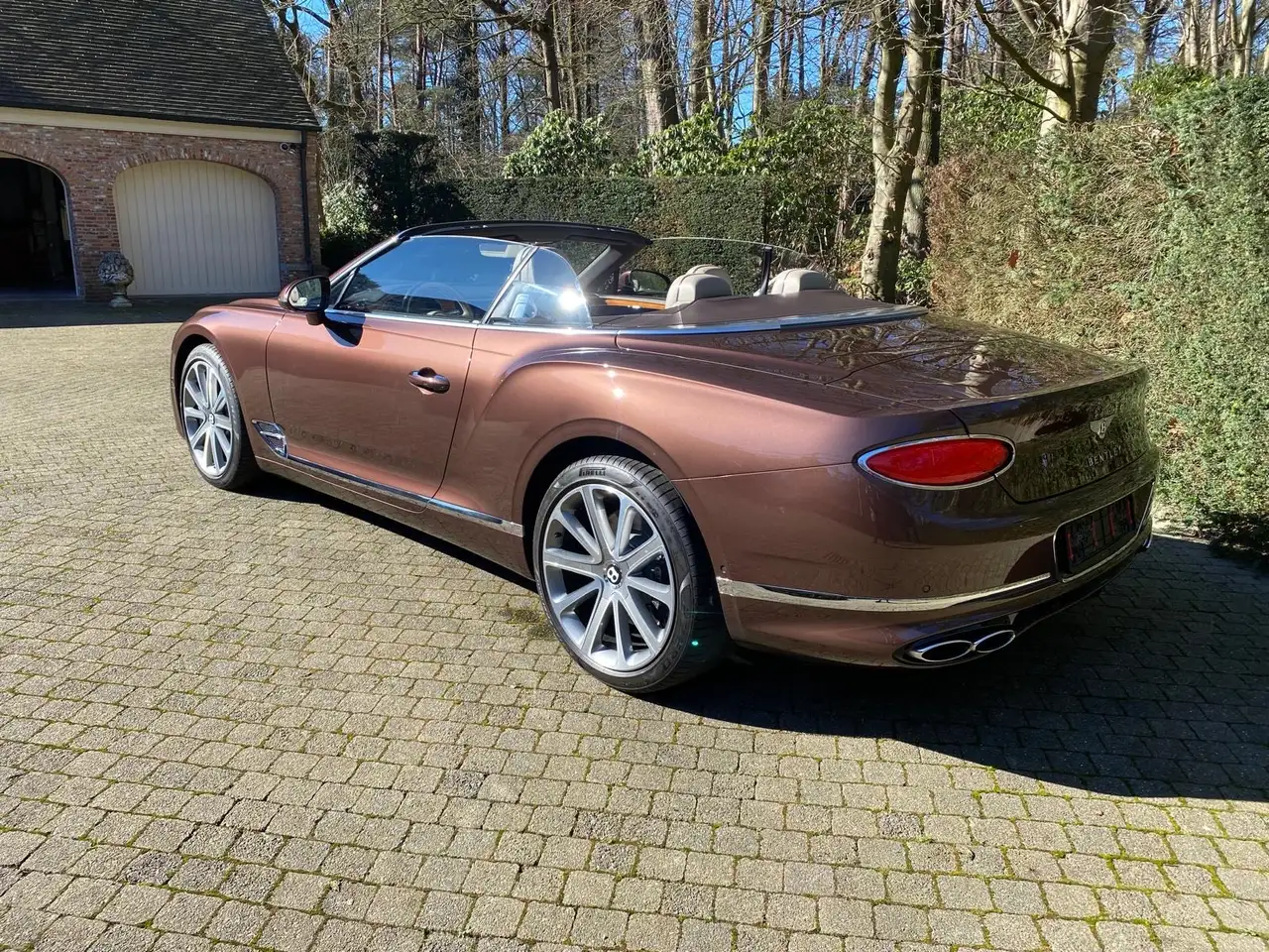 Bentley Continental GTC 2021