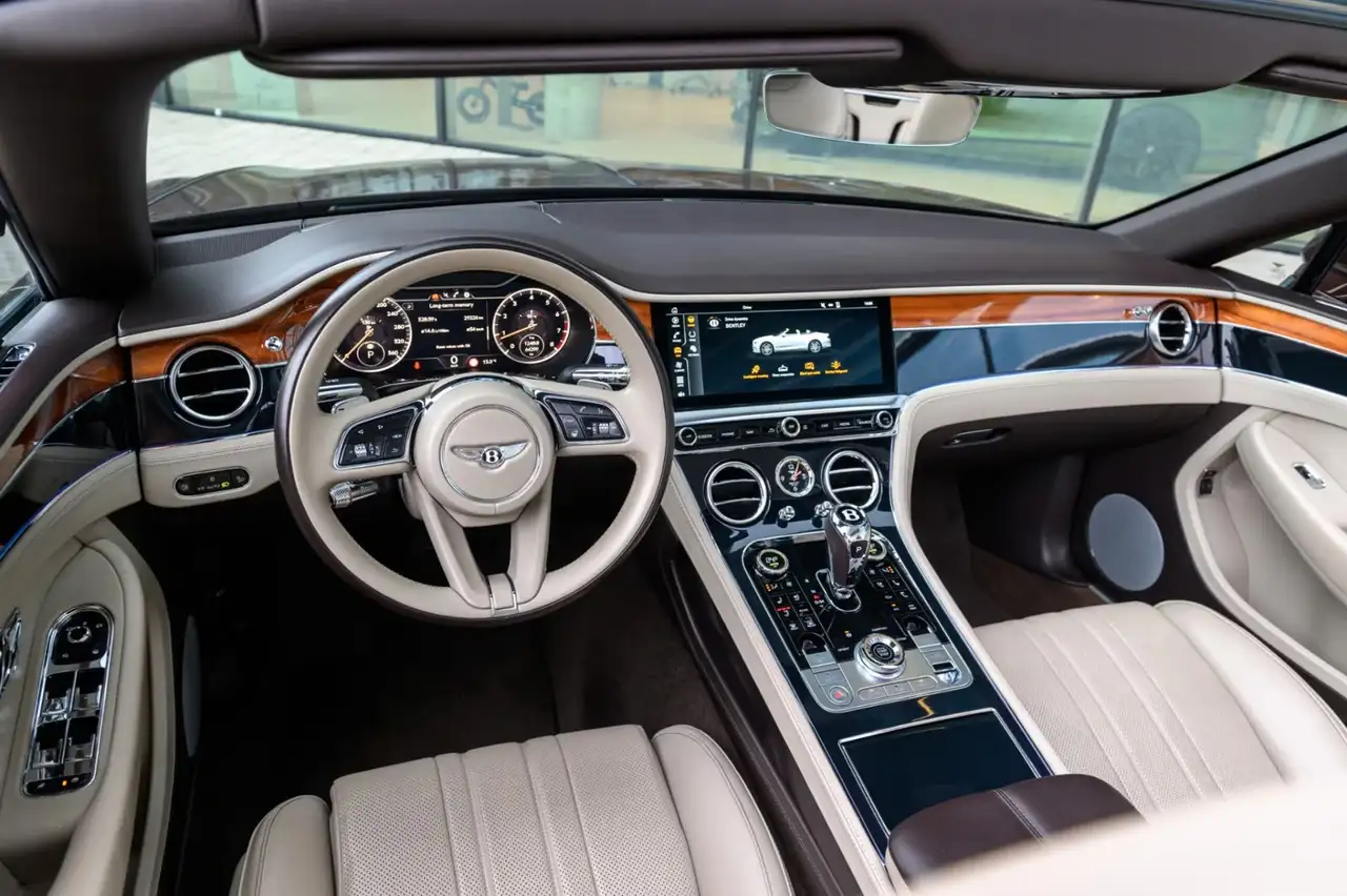 Bentley Continental GTC 2021 — фото 13