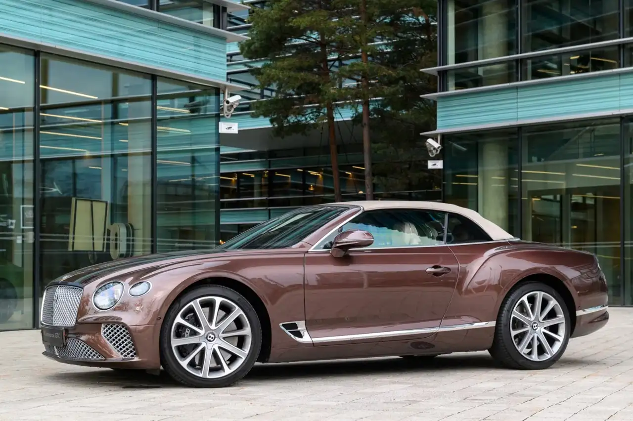 Bentley Continental GTC 2021 — фото 9