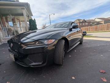 R-Dynamic SE P300 AWD Auto