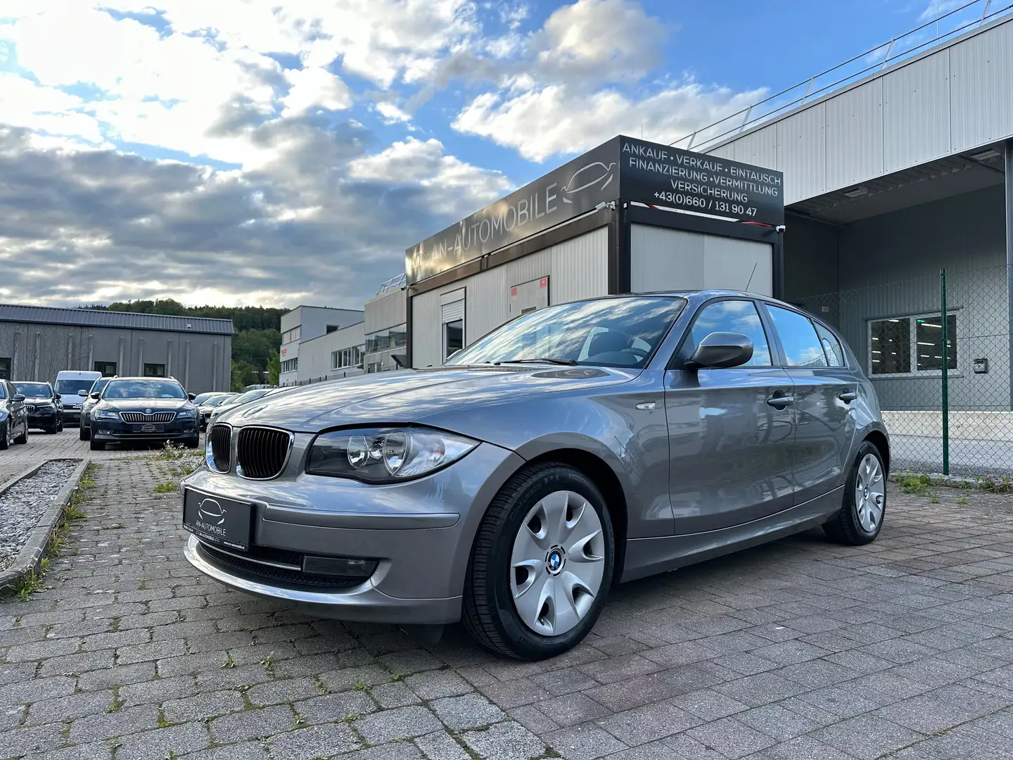BMW 116 d Österreich-Paket Finanzierung möglich Grau - 1