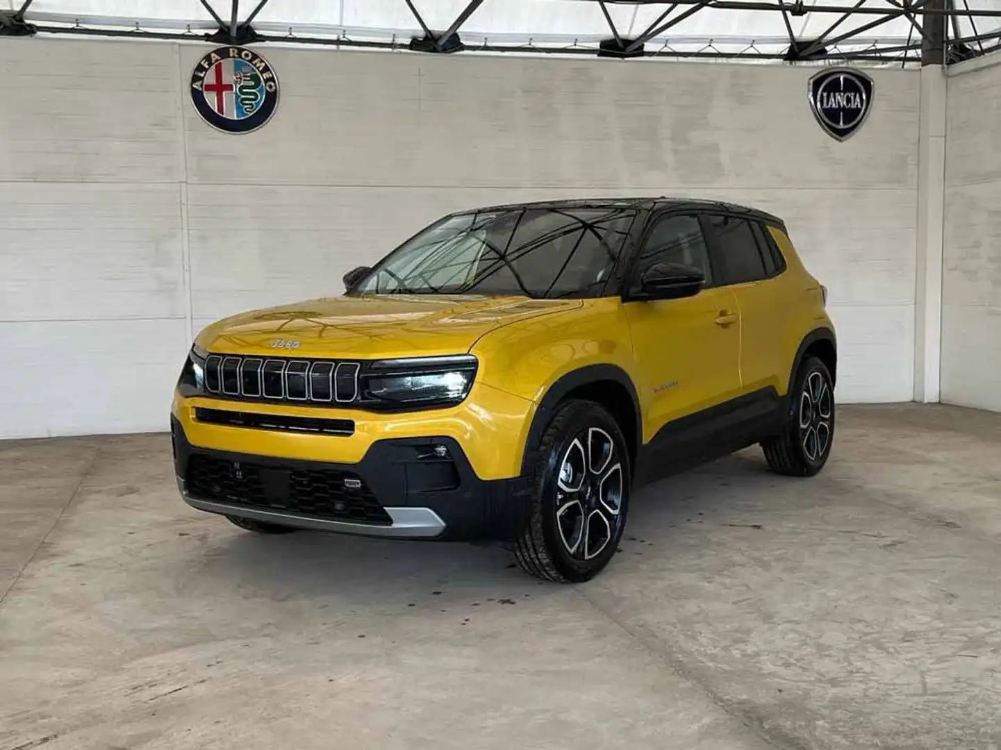 Jeep Avenger 1.2 Turbo 100 CV MHEV Summit Jaune - 2