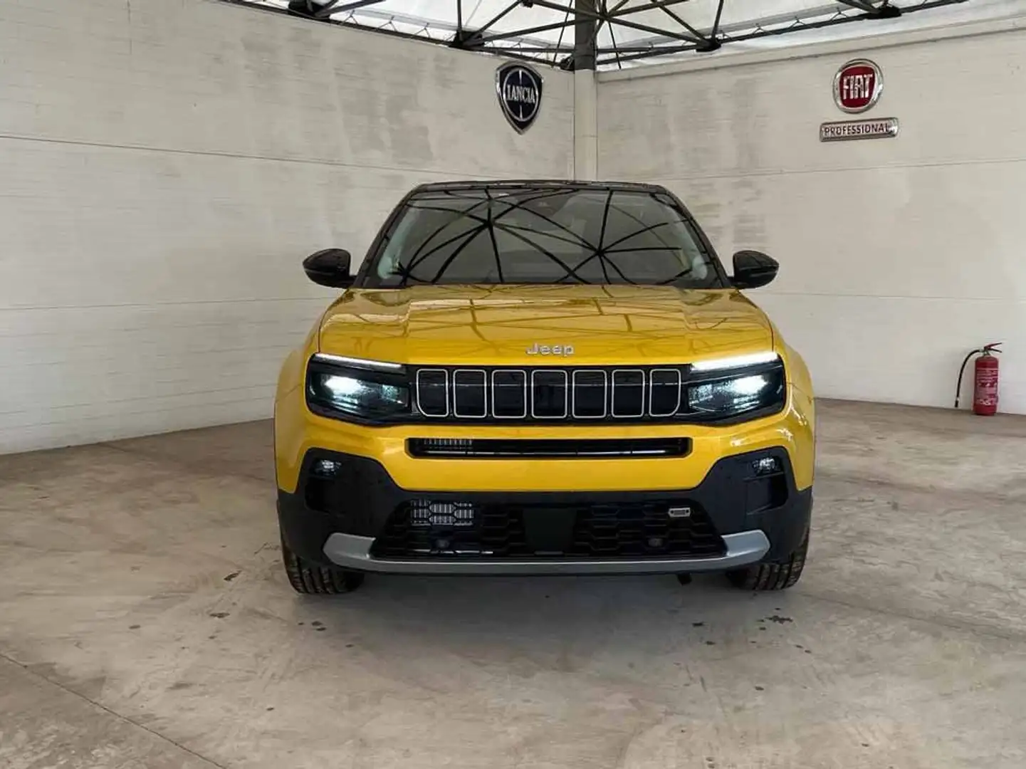 Jeep Avenger 1.2 Turbo 100 CV MHEV Summit Jaune - 1