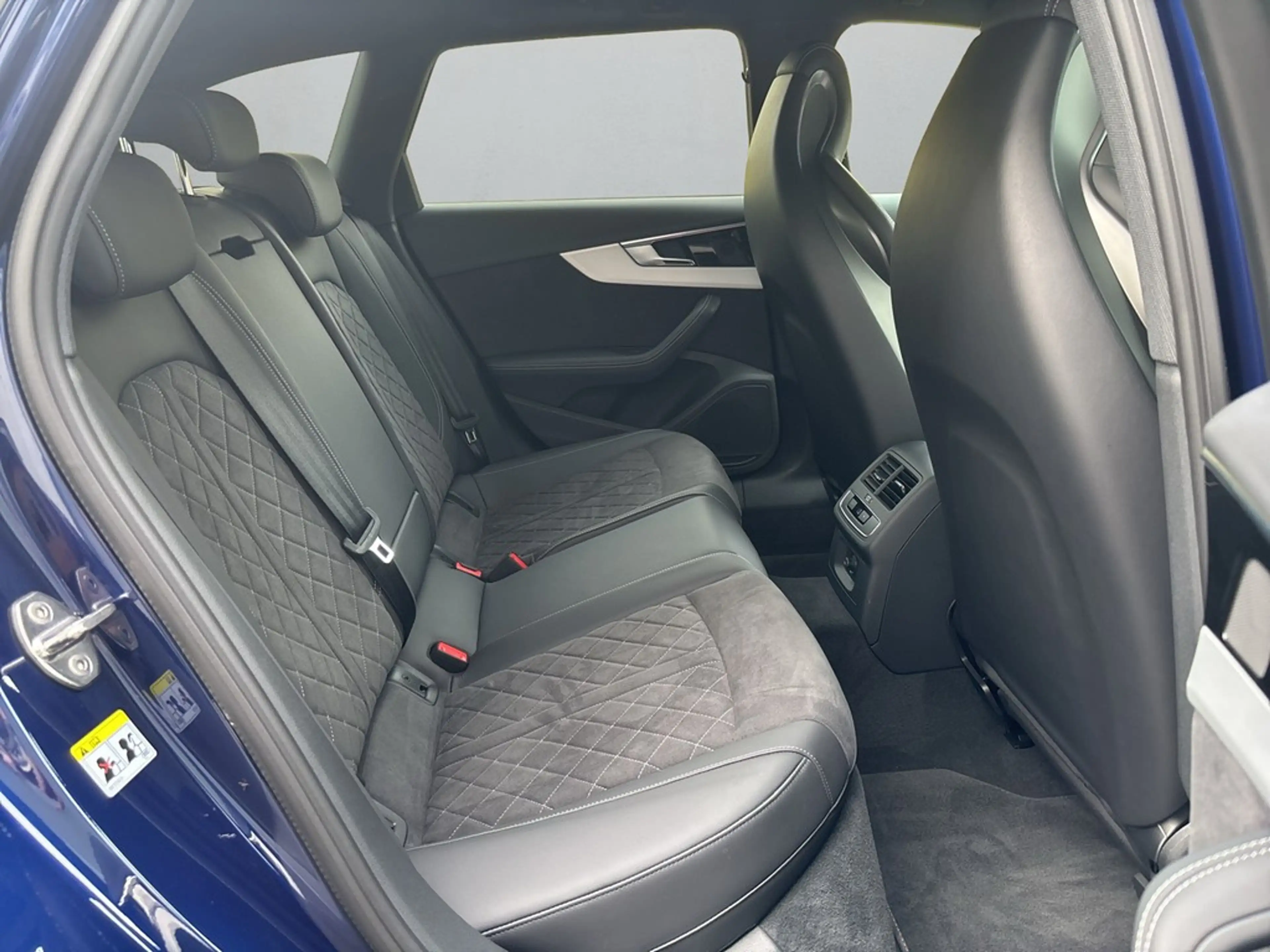 Audi RS4 RS 4 Avant 2.9 TFSI quattro tiptronic *Matrix* — photo 12
