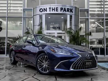  2023 Lexus ES Hybrid 300h Luxury FWD   