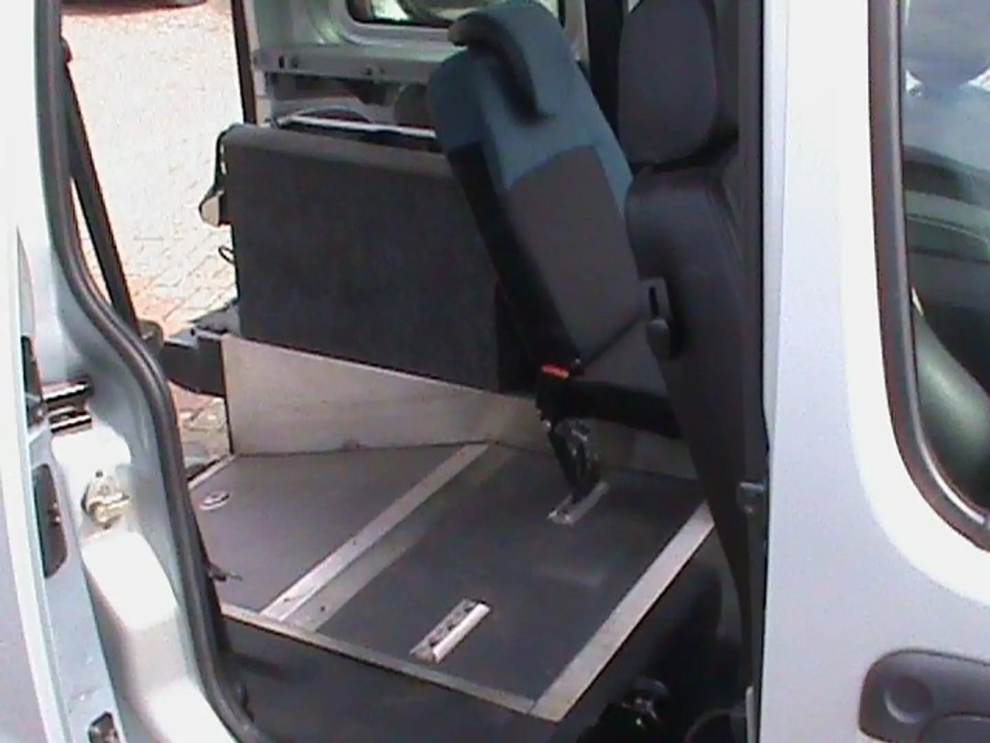 Renault Kangoo Behindertengerecht  5-Türer 1.2 1 Campus Gris - 2