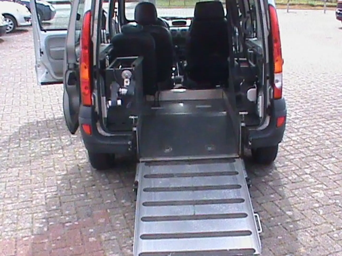 Renault Kangoo Behindertengerecht  5-Türer 1.2 1 Campus Gris - 1