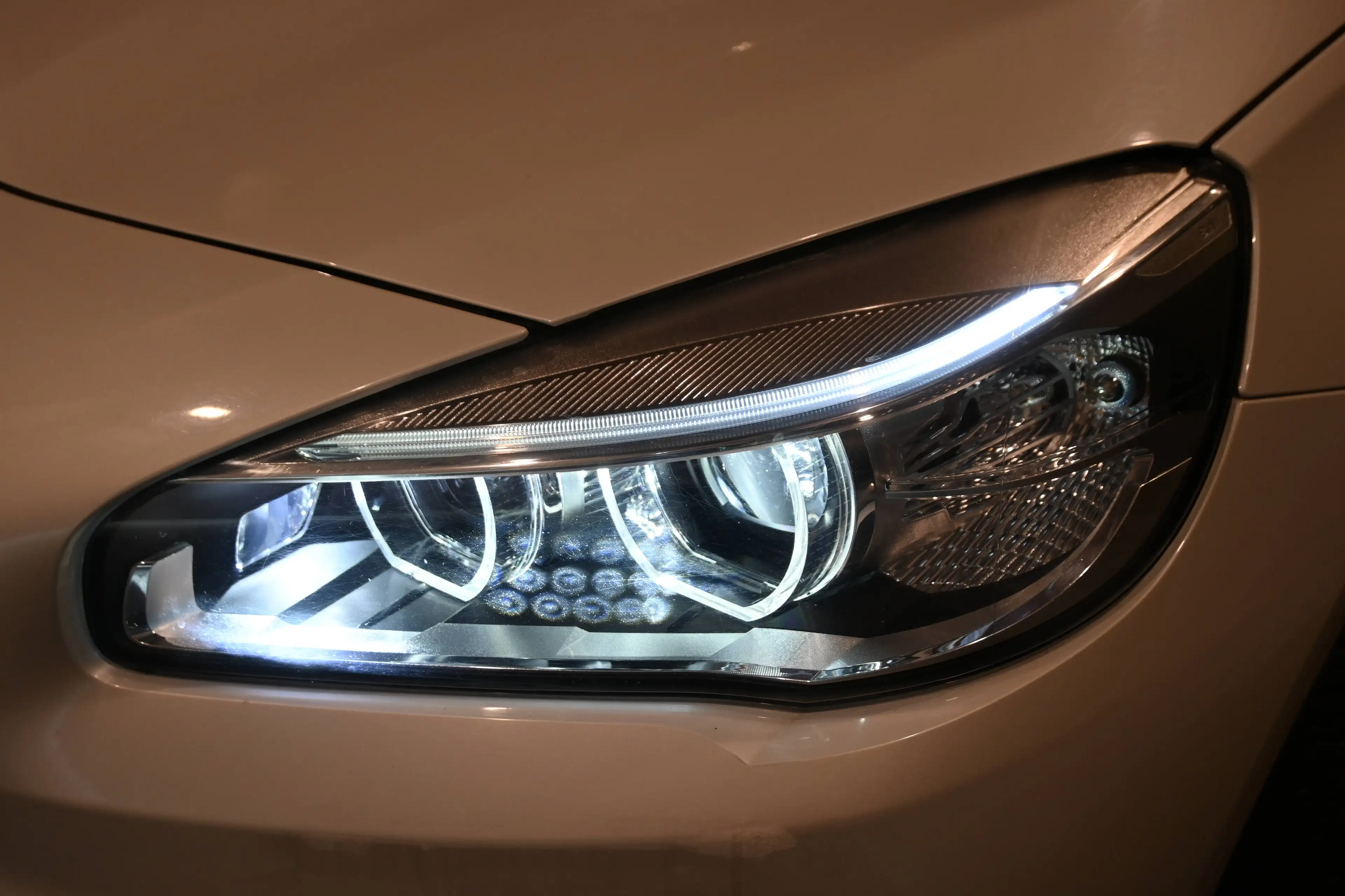 BMW 216 d GRAN TOURER / EURO 6b / XENON / LEDS / GPS NAVI / ATTACHE REMORQUE !! — photo 5