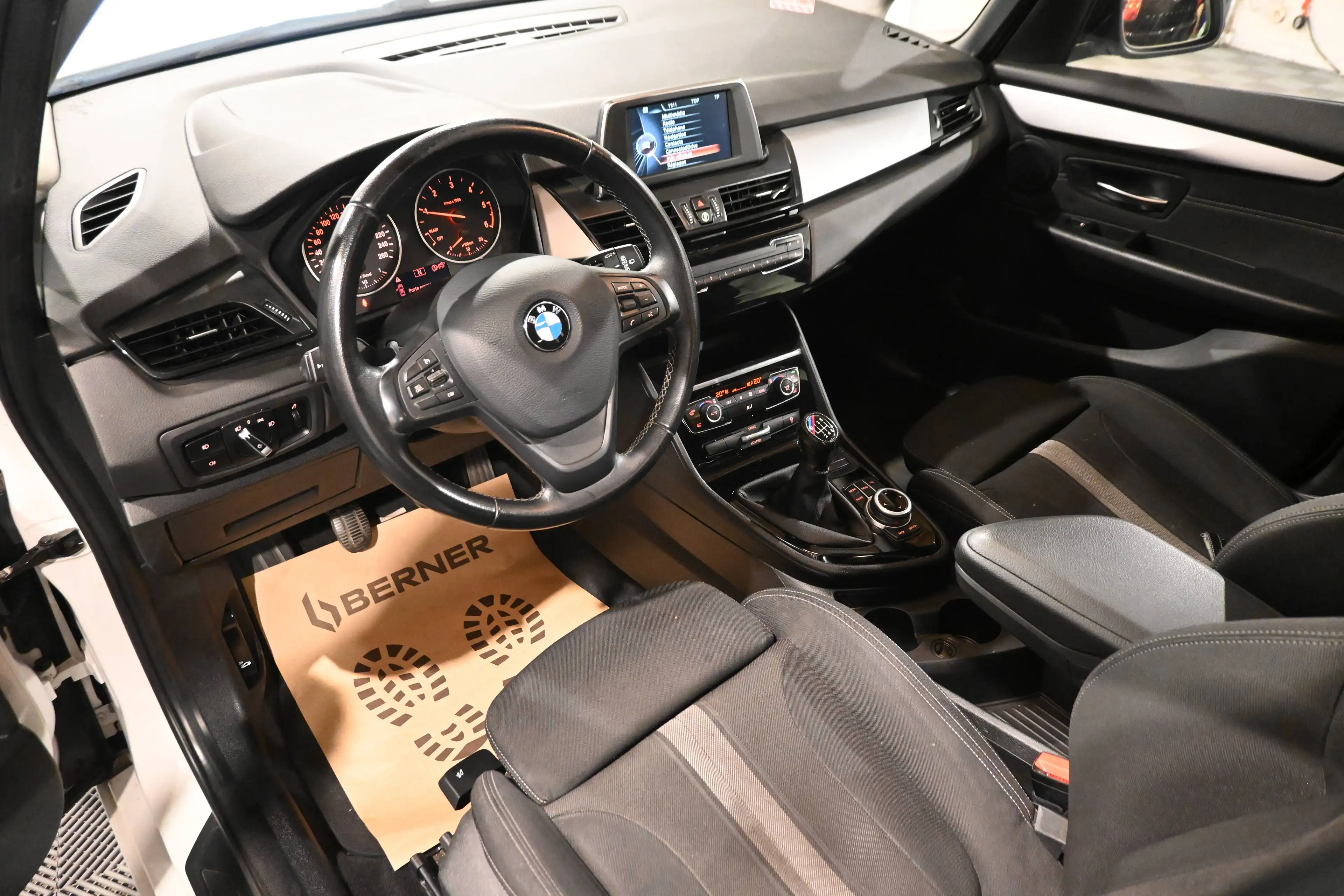 BMW 216 d GRAN TOURER / EURO 6b / XENON / LEDS / GPS NAVI / ATTACHE REMORQUE !! — photo 15