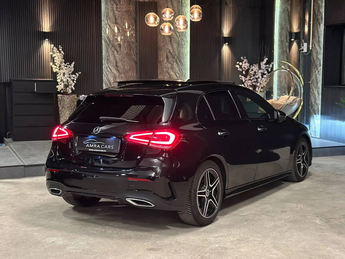 Mercedes-Benz A 180 d AMG|PANO|SFEER|BOMVOL Schwarz - 2