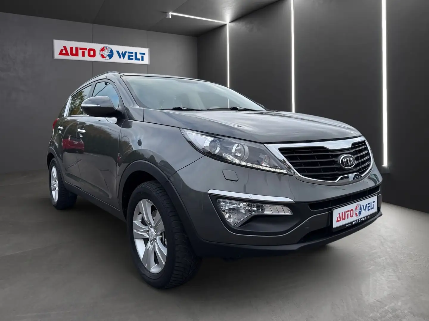 Kia Sportage 2.0 Xenon 4x Sitzheizung Tempomat PDC Grijs - 2