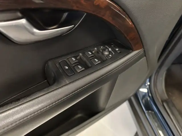 Volvo XC70 view 13