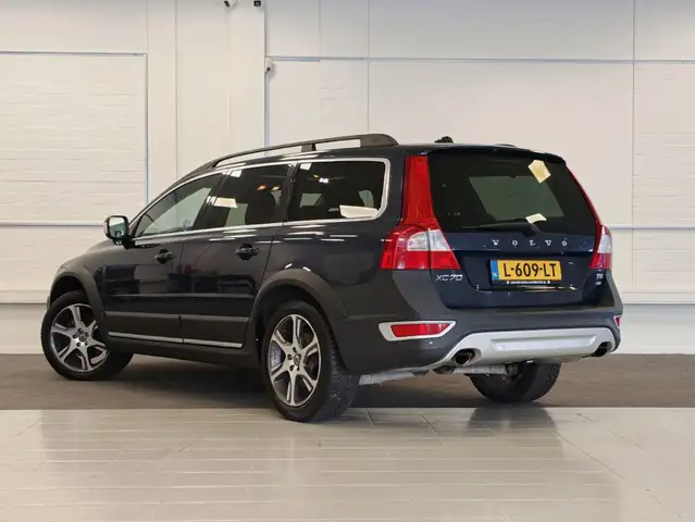 Volvo XC70 view 6
