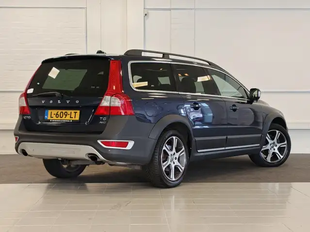 Volvo XC70 view 5