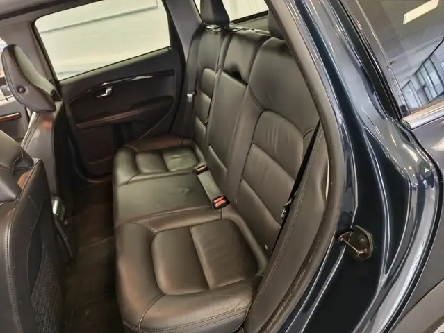 Volvo XC70 view 10