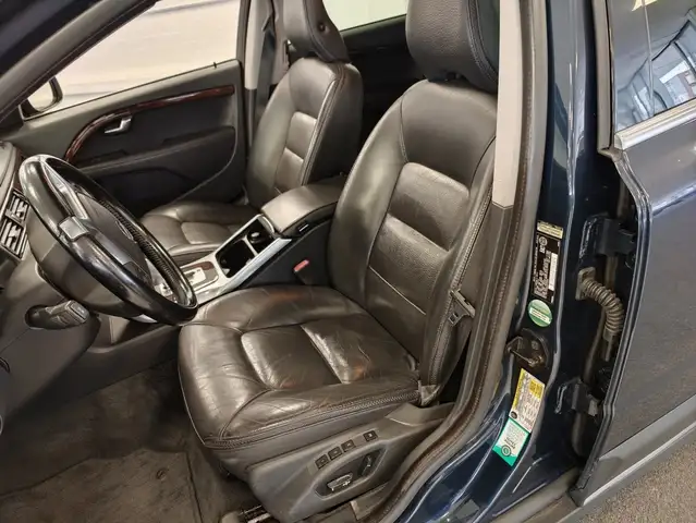 Volvo XC70 view 8
