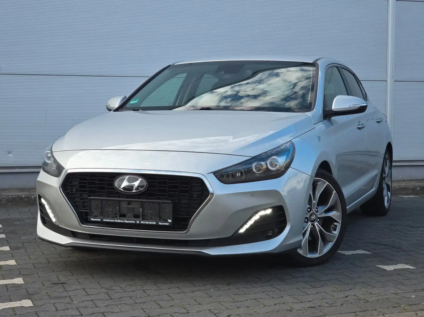 Hyundai i30 Fastback Premium (Automatik/Kamera) Silber - 2
