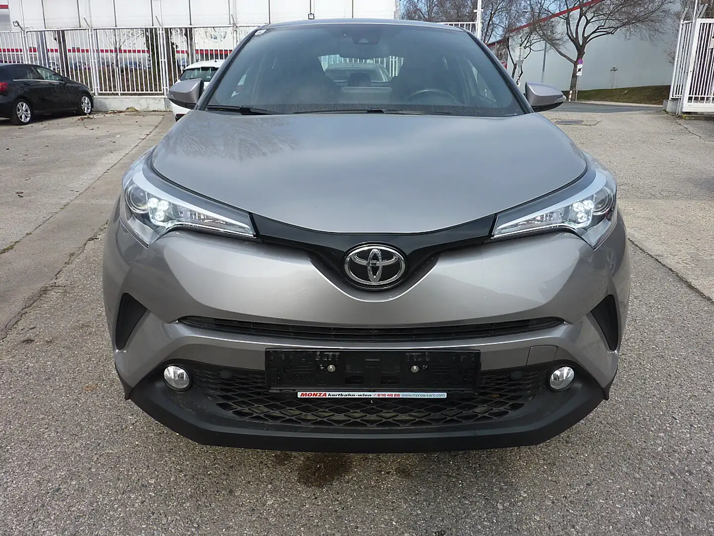 Toyota C-HR 1,2T C-ENTER 4WD CVT Grau - 2