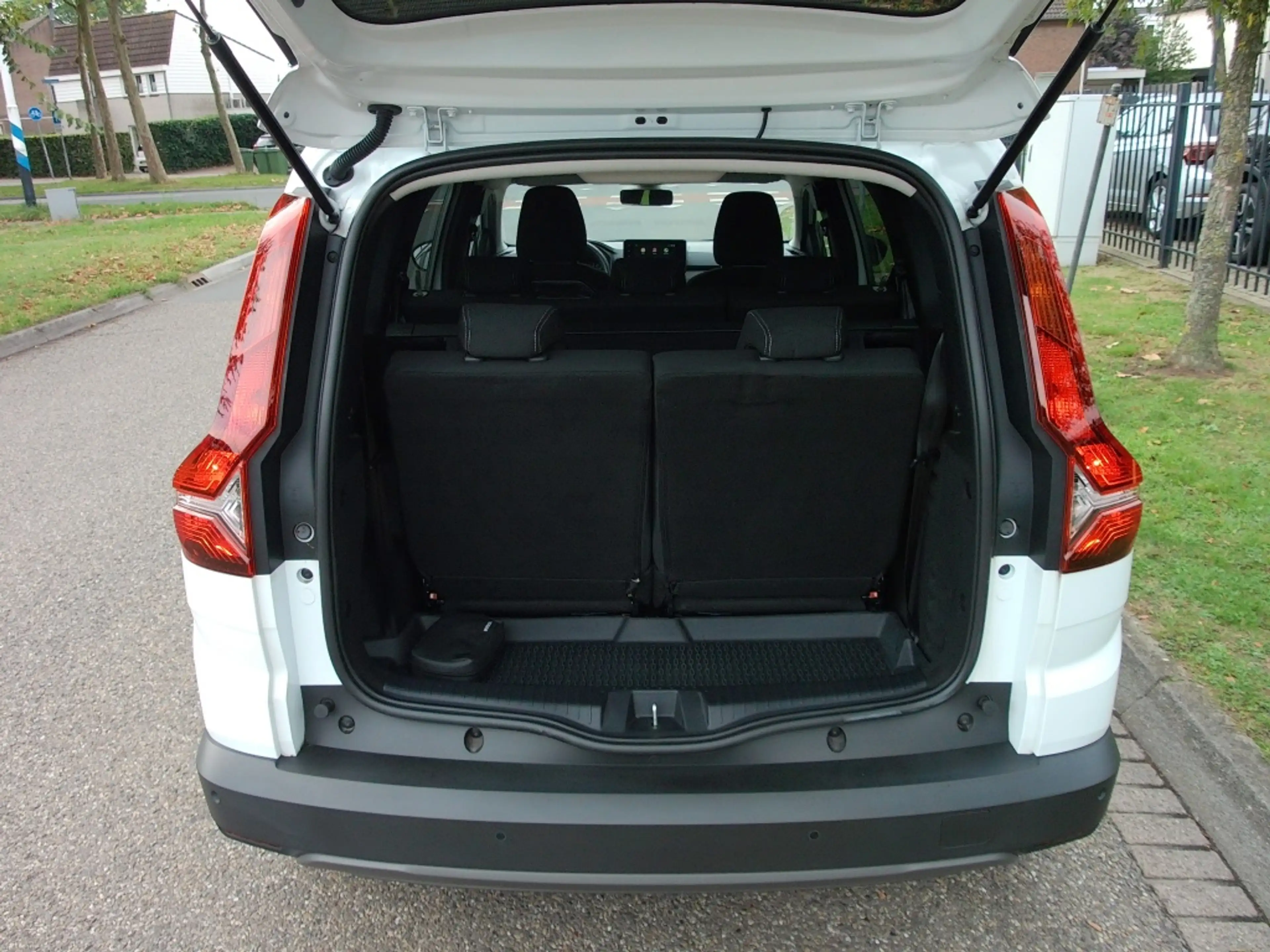 Dacia Jogger 1.0 TCe 110pk 7pl — photo 22