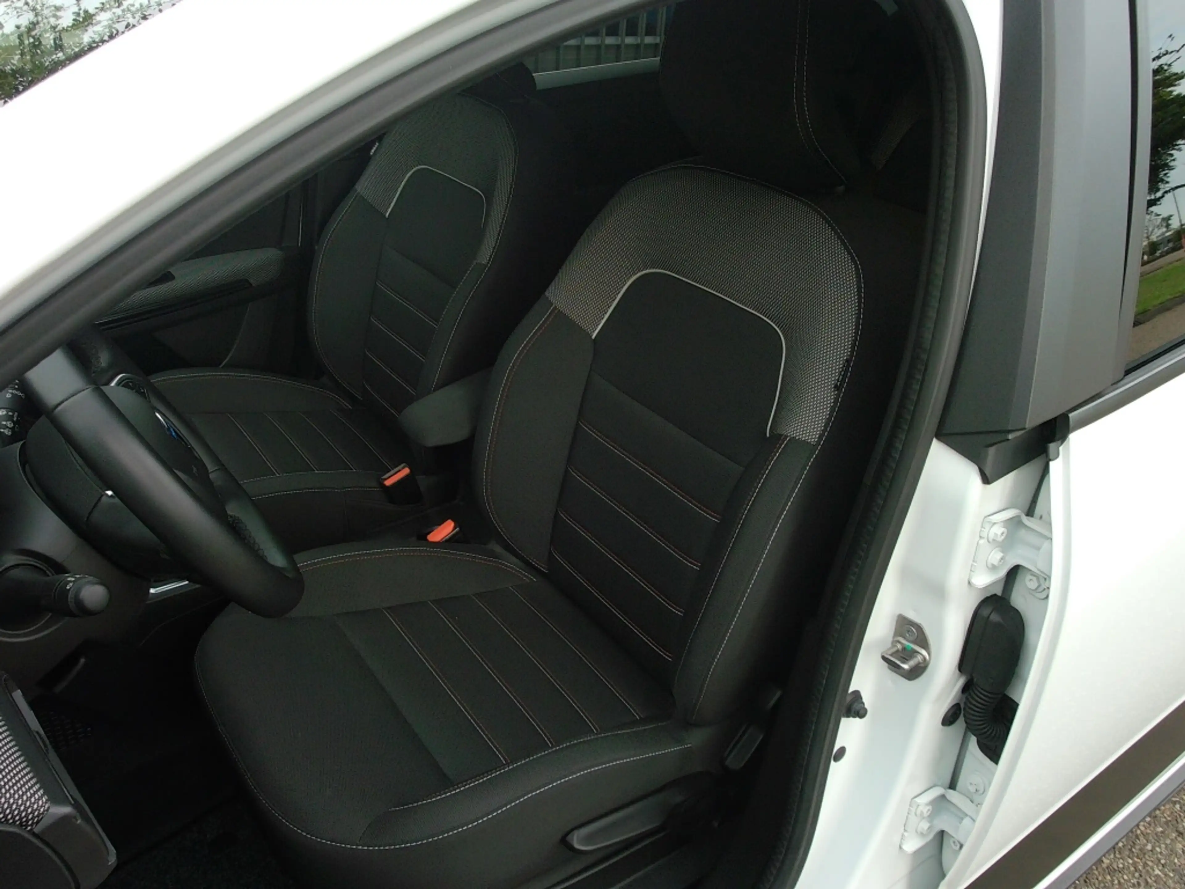 Dacia Jogger 1.0 TCe 110pk 7pl — photo 31