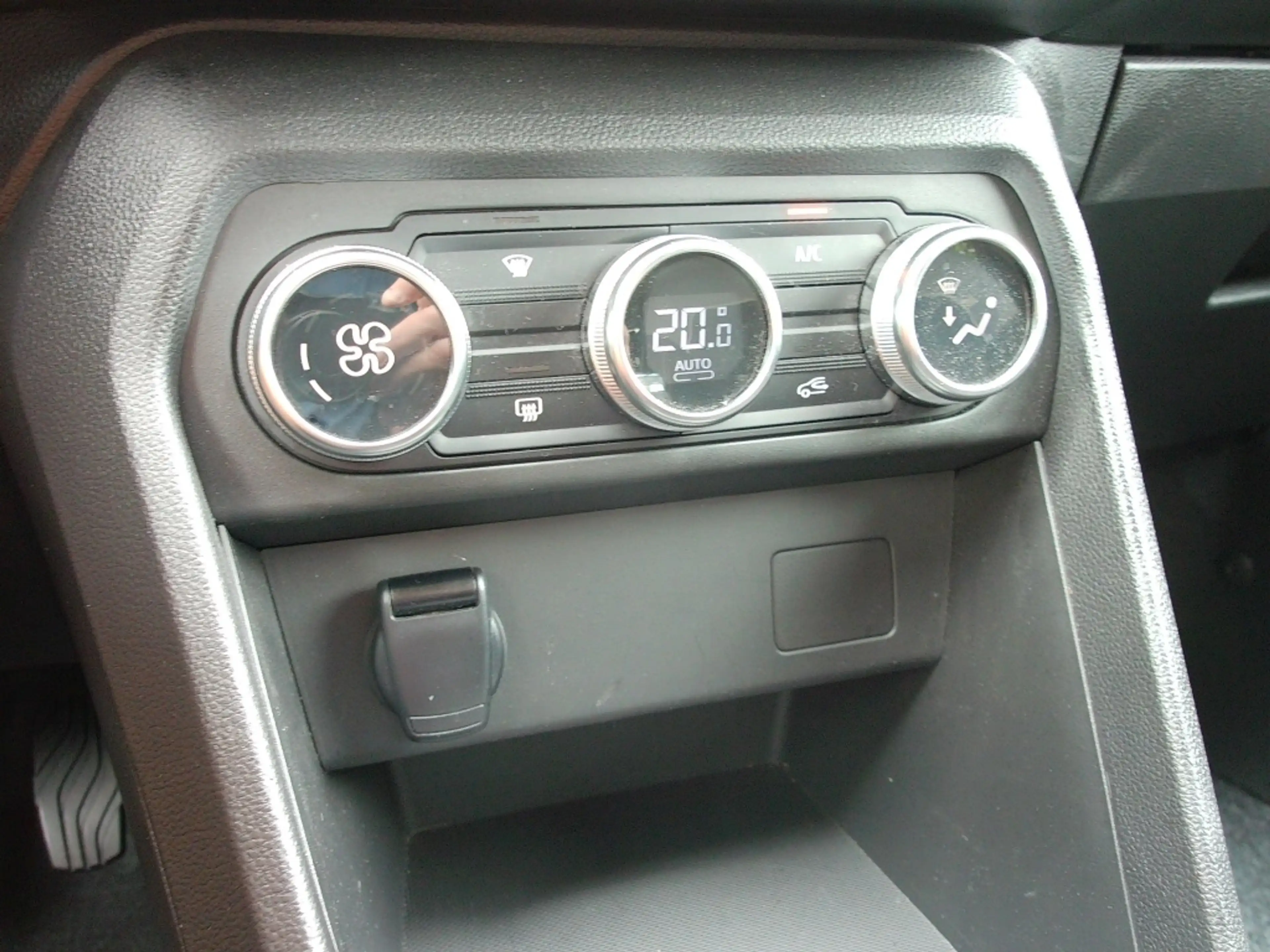 Dacia Jogger 1.0 TCe 110pk 7pl — photo 38