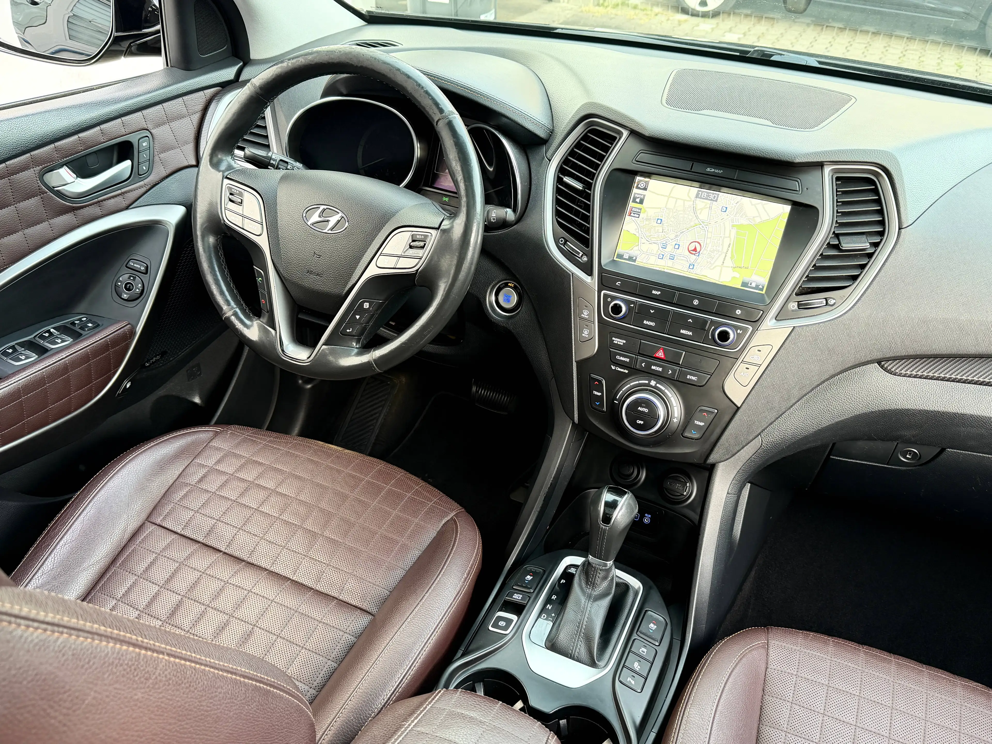 Hyundai SANTA FE 25 Jahre Luxus Edition Pano Sitzklima 360° Kam 4WD — photo 6