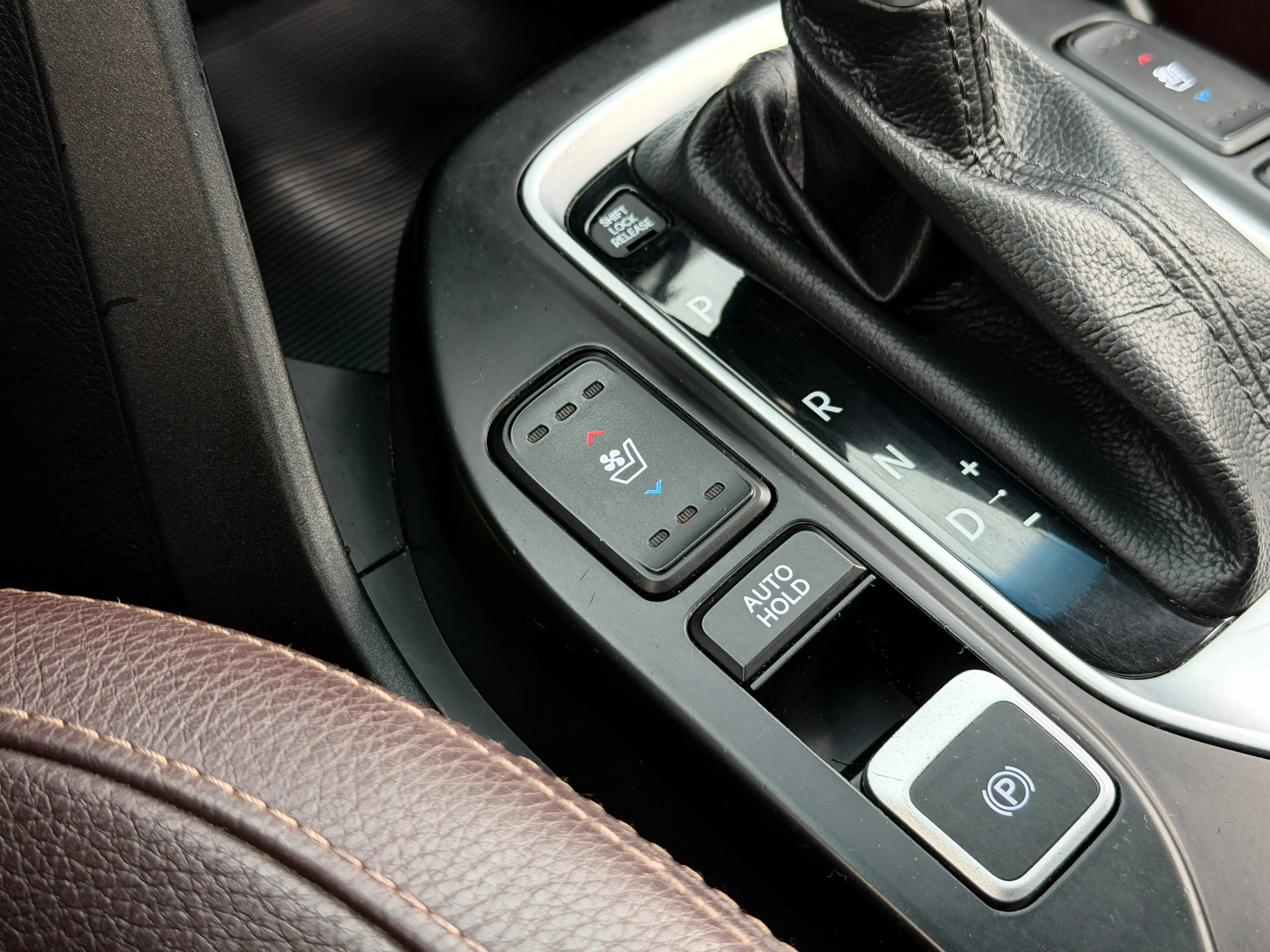 Hyundai SANTA FE 25 Jahre Luxus Edition Pano Sitzklima 360° Kam 4WD — photo 12
