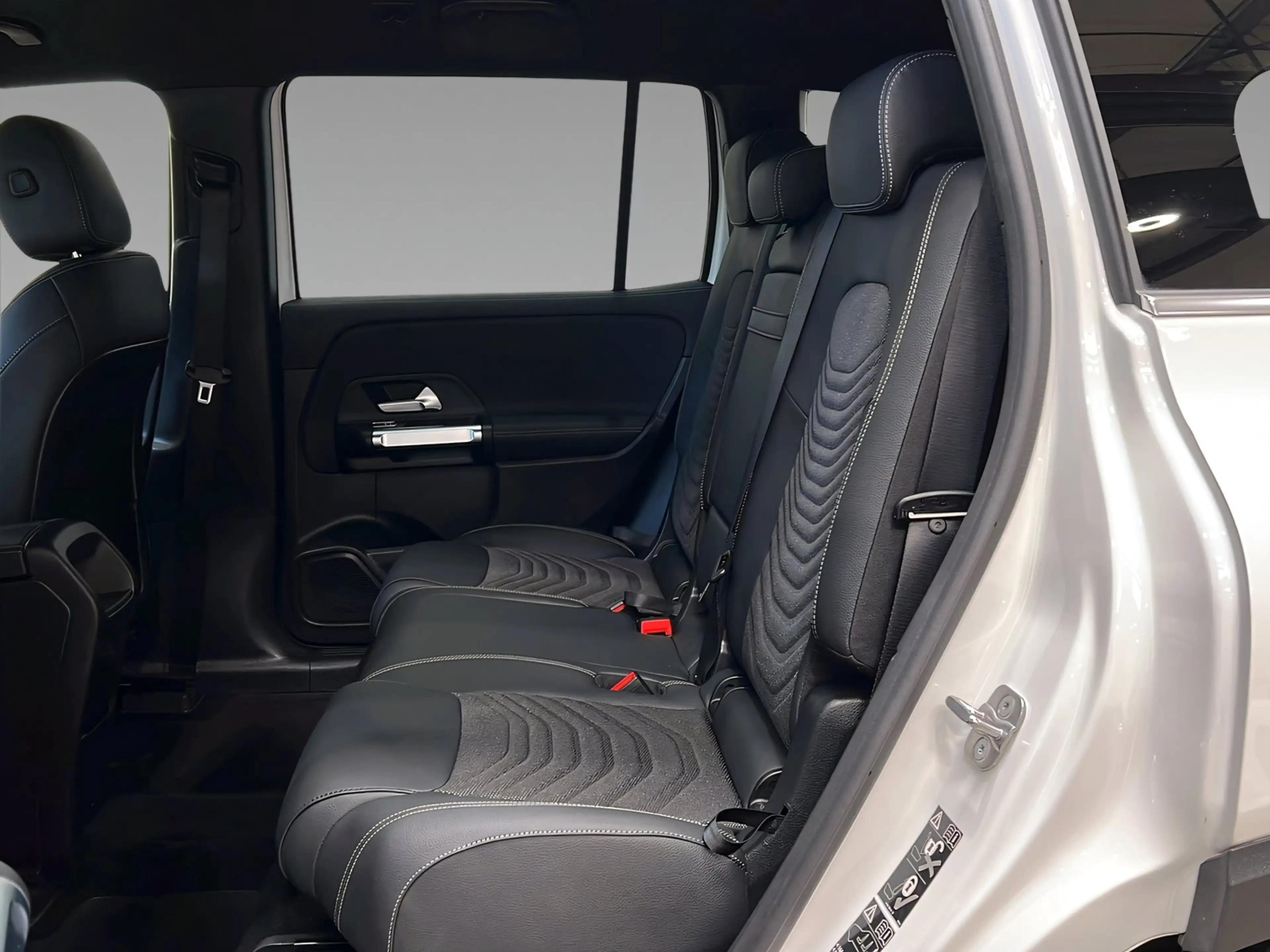 Mercedes-Benz EQB 250 + PROGRESSIVE+LED+Kamera+Ambi+LrHz+7 Sitz — photo 10