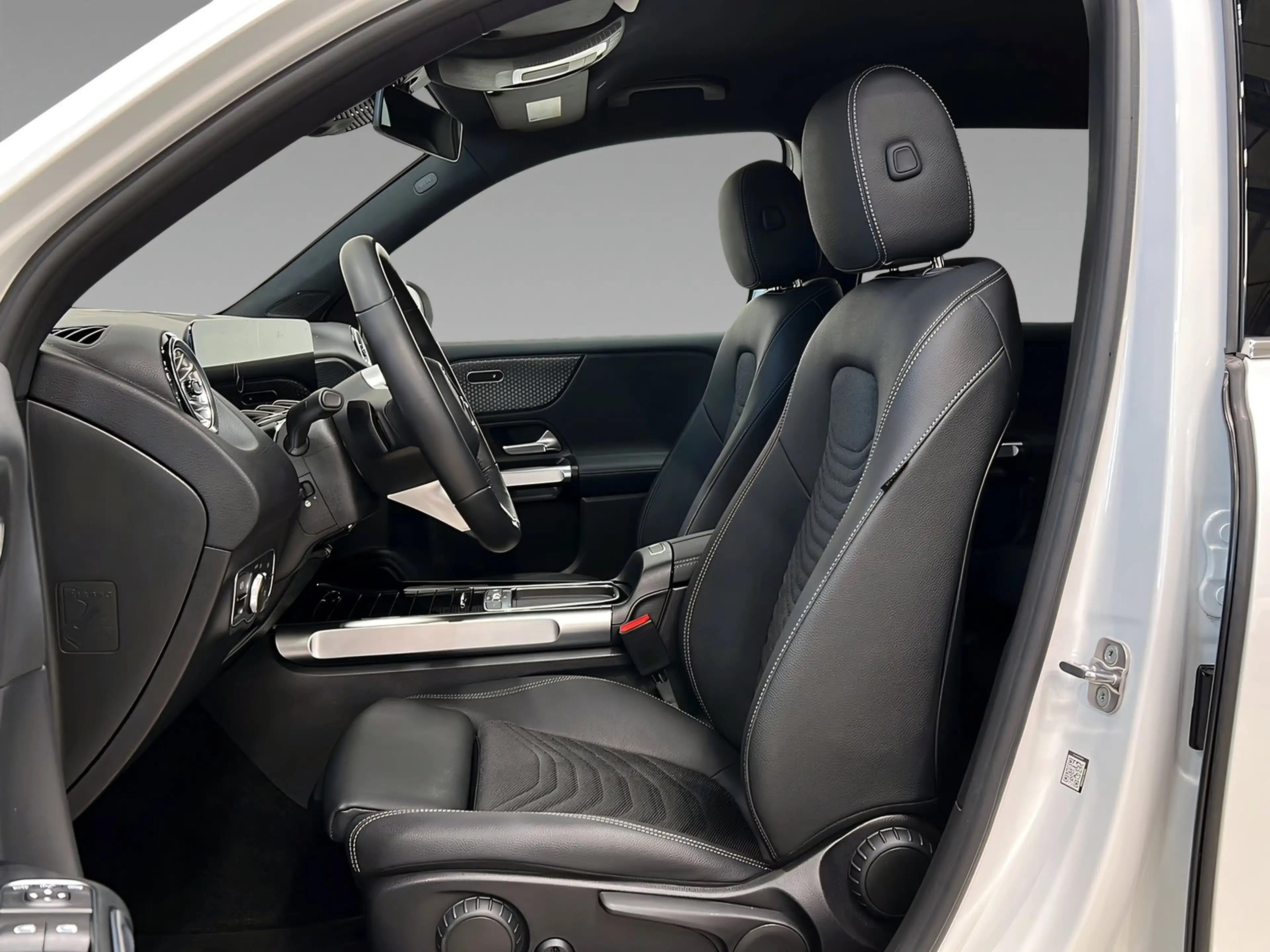 Mercedes-Benz EQB 250 + PROGRESSIVE+LED+Kamera+Ambi+LrHz+7 Sitz — photo 9