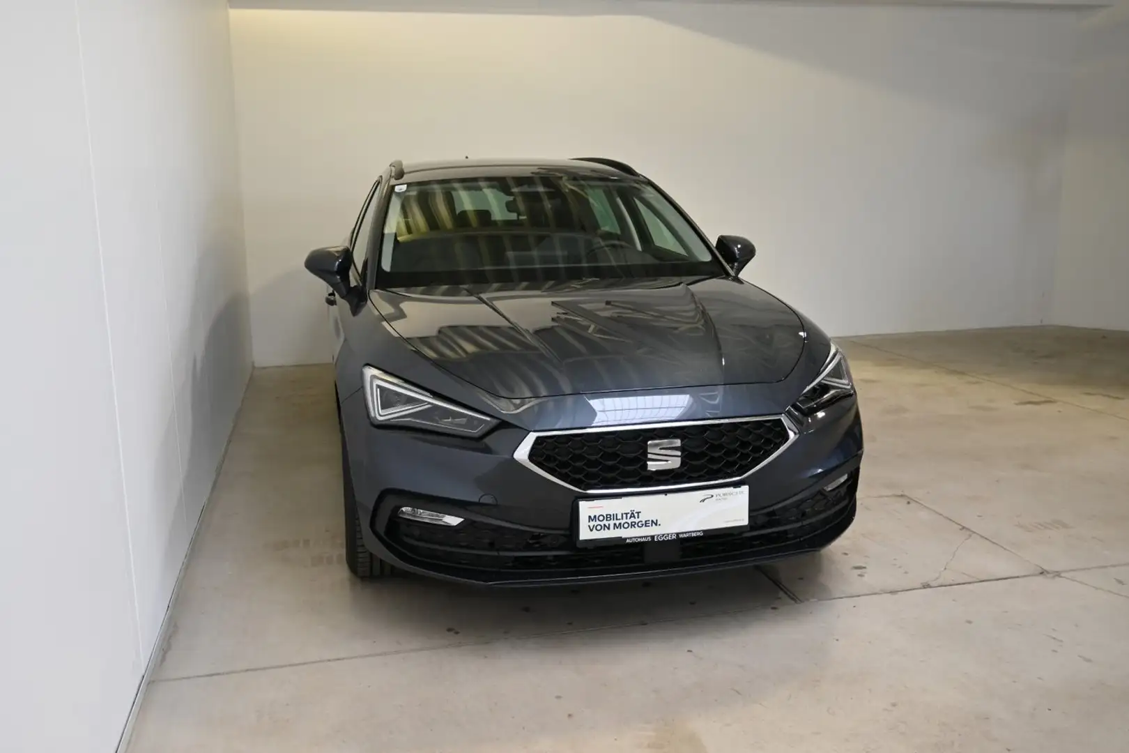 SEAT Leon Style Edition 1.5 eTSI DSG Grau - 2