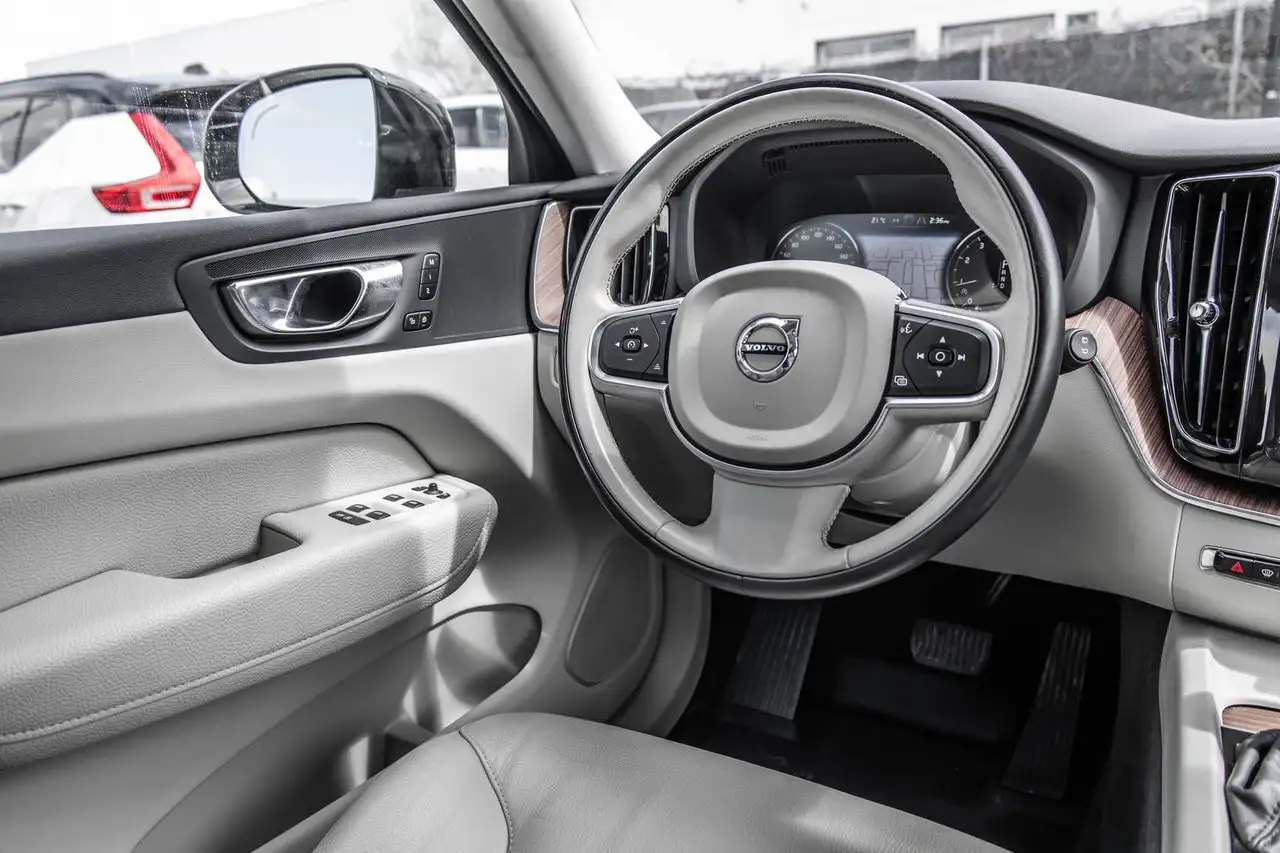 Volvo XC60 снимка Volvo XC60