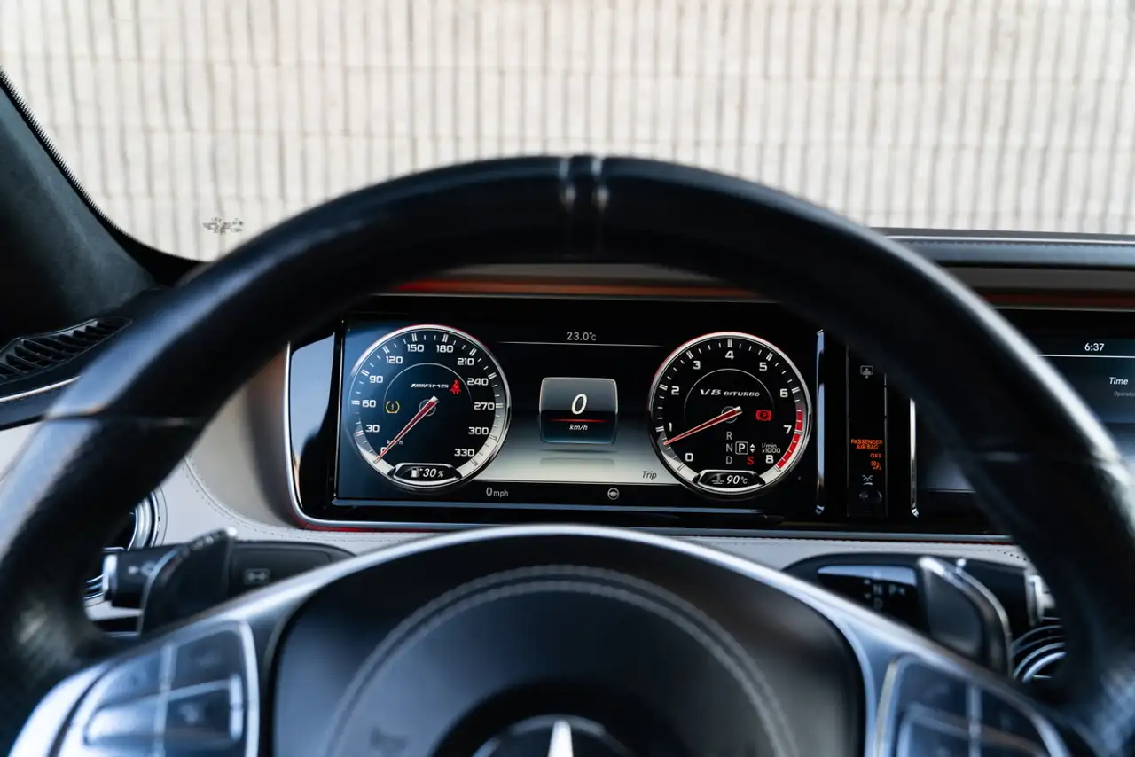 Mercedes-Benz S-Class снимка Mercedes-Benz S-Class