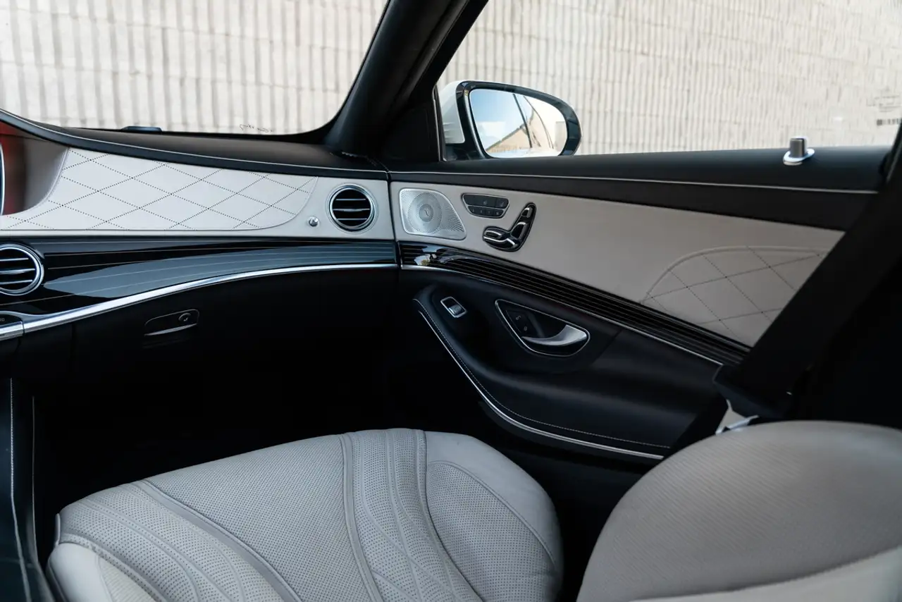 Mercedes-Benz S-Class снимка Mercedes-Benz S-Class