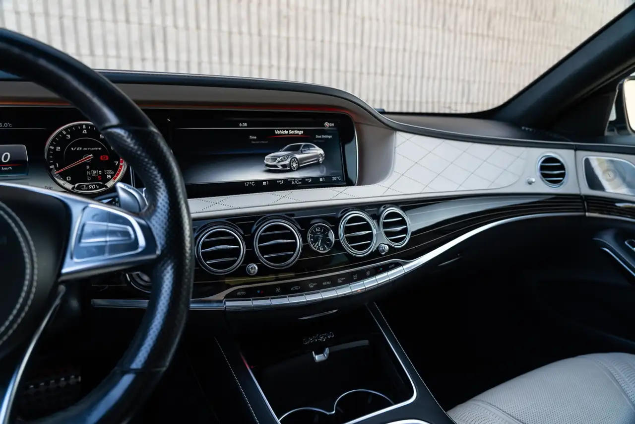 Mercedes-Benz S-Class снимка Mercedes-Benz S-Class