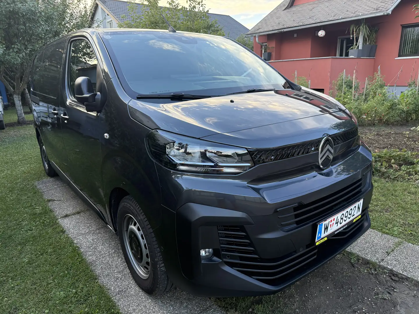 Citroen Jumpy Kastenwagen L2 BlueHDi 144PS 6-Gang Grau - 2