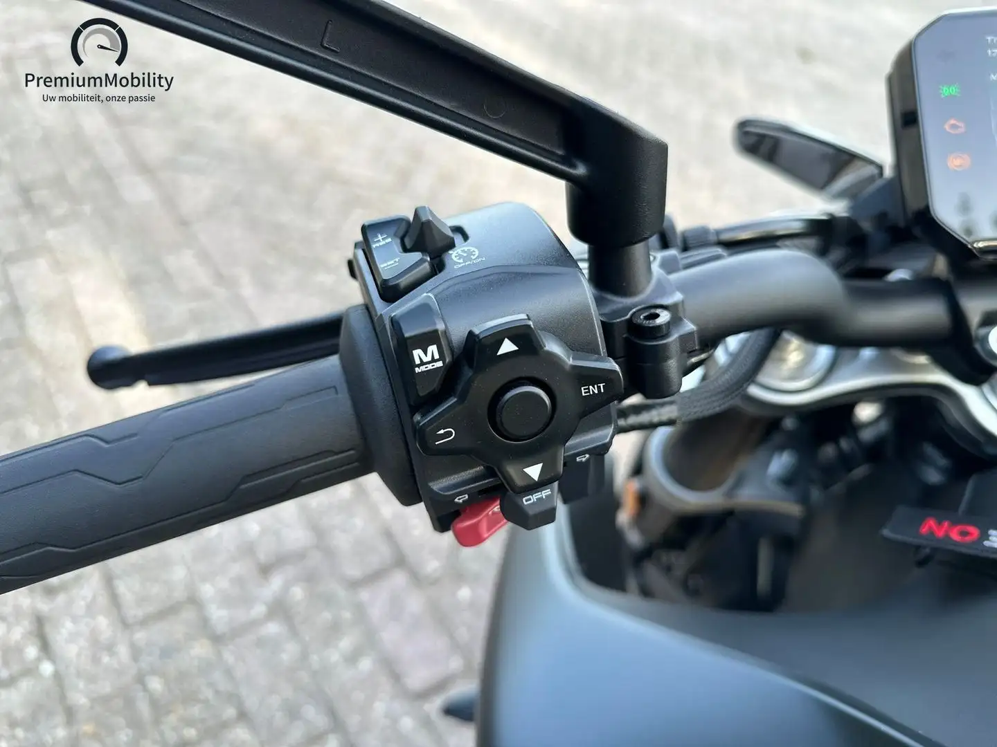 CFMOTO 800 NK SPORT Blanc - 1