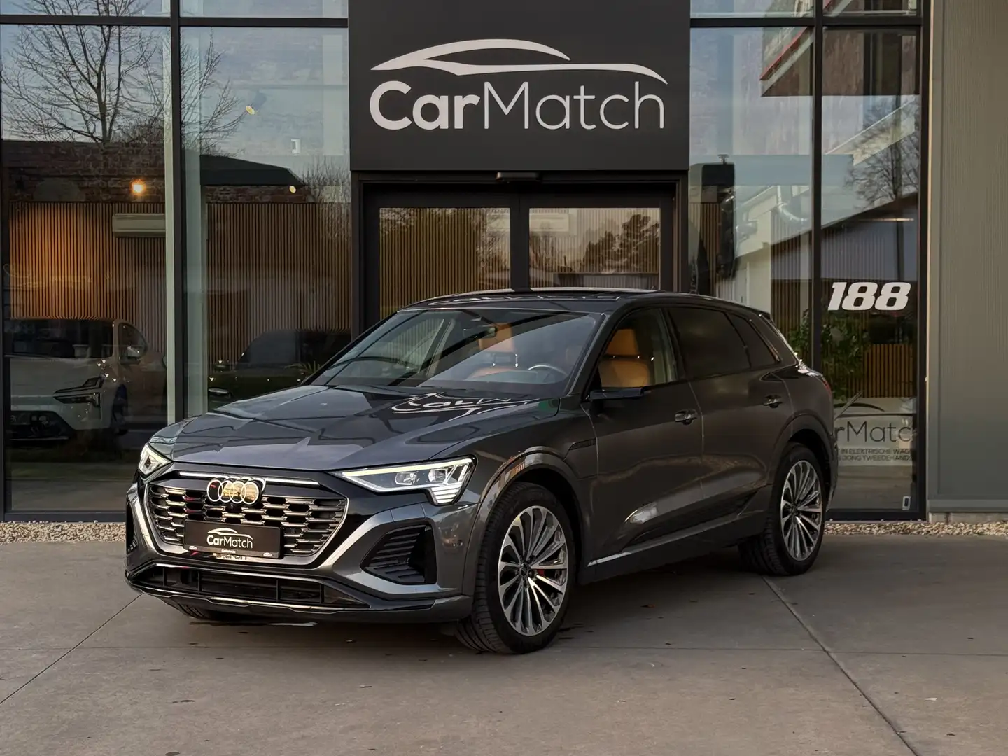 Audi Q8 e-tron Q8 e-tron 55 quattro S line Gris - 1