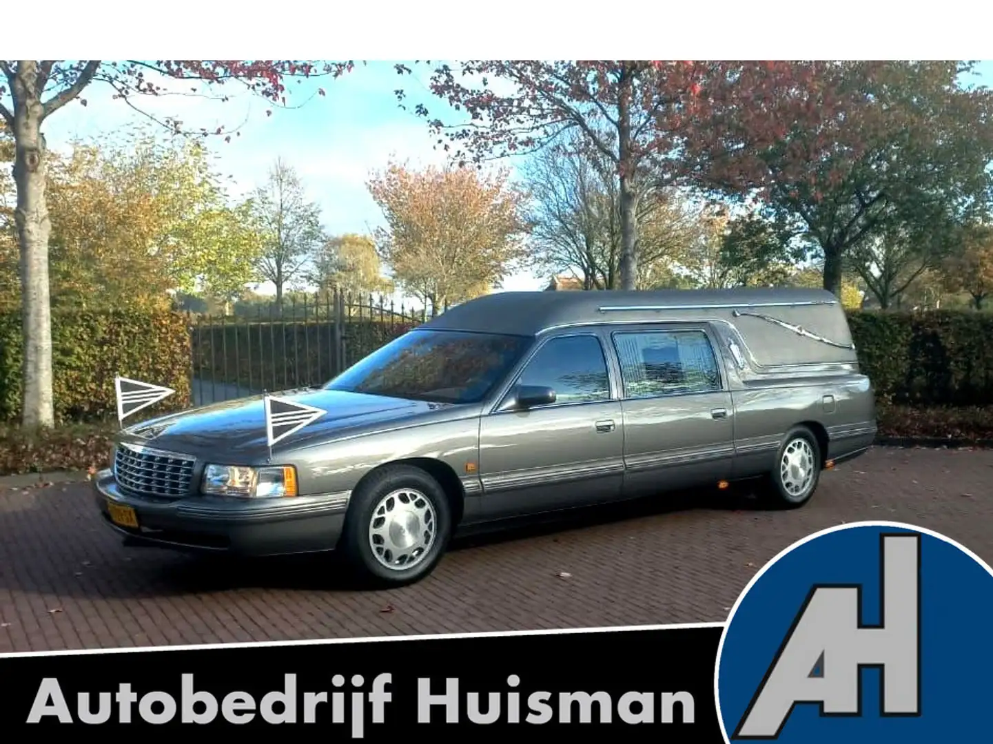 Cadillac Rouwauto || Begrafenisauto || Lijkwagen 4.6 Automa Grijs - 1
