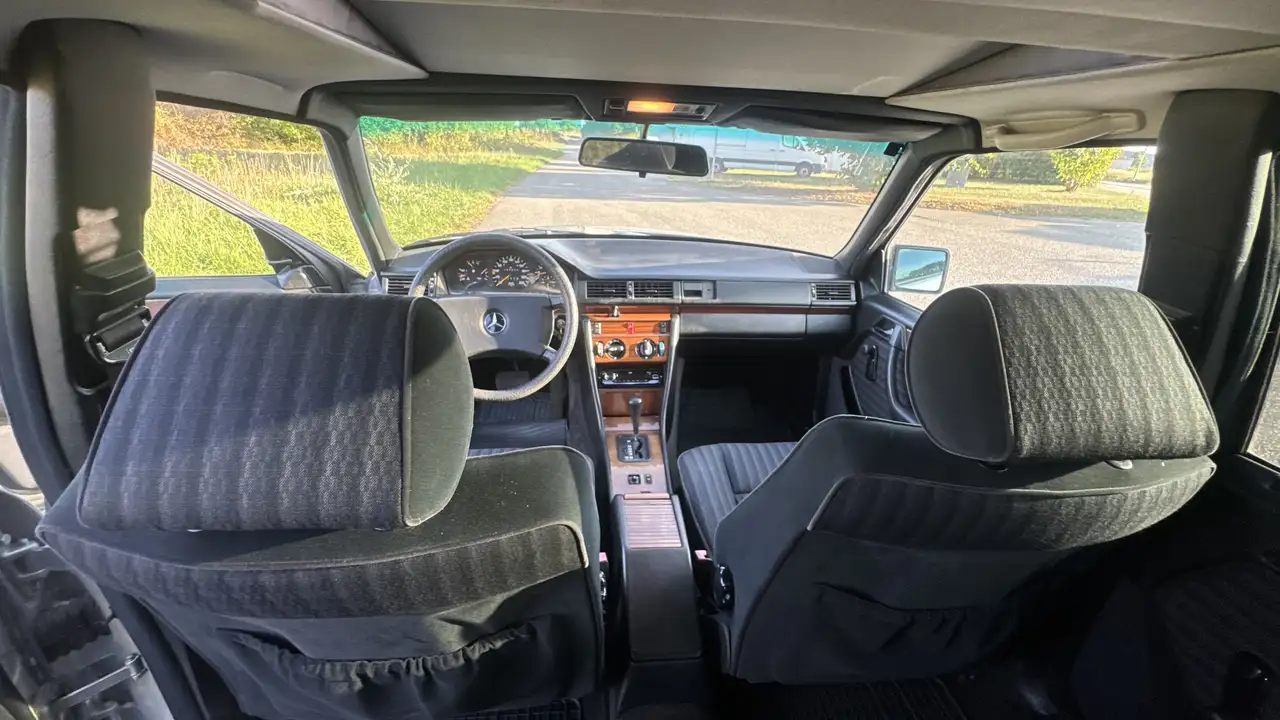 Mercedes-Benz E 230 Autom. SSD Euro2 Kat Top Zustand Org.165tkm, foto 10