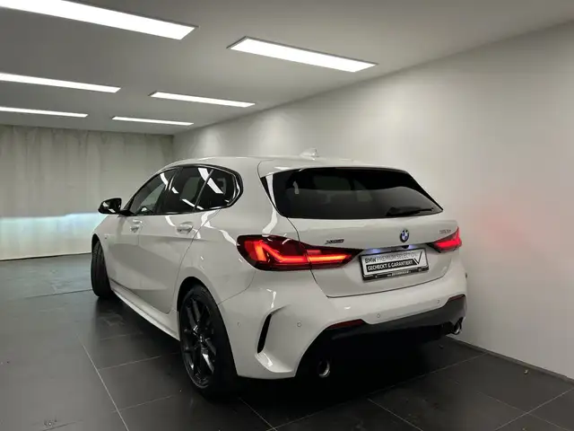 BMW 1 Series view 8
