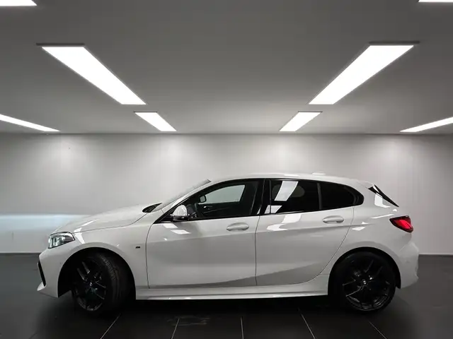 BMW 1 Series view 5