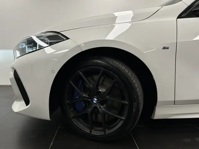 BMW 1 Series view 4