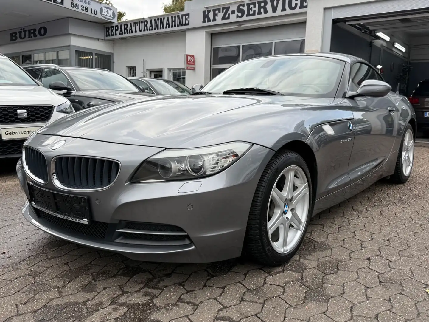 BMW Z4 Cabrio sDrive23i*Xenon*41000Km*Navi*Rentnerh. Grau - 1