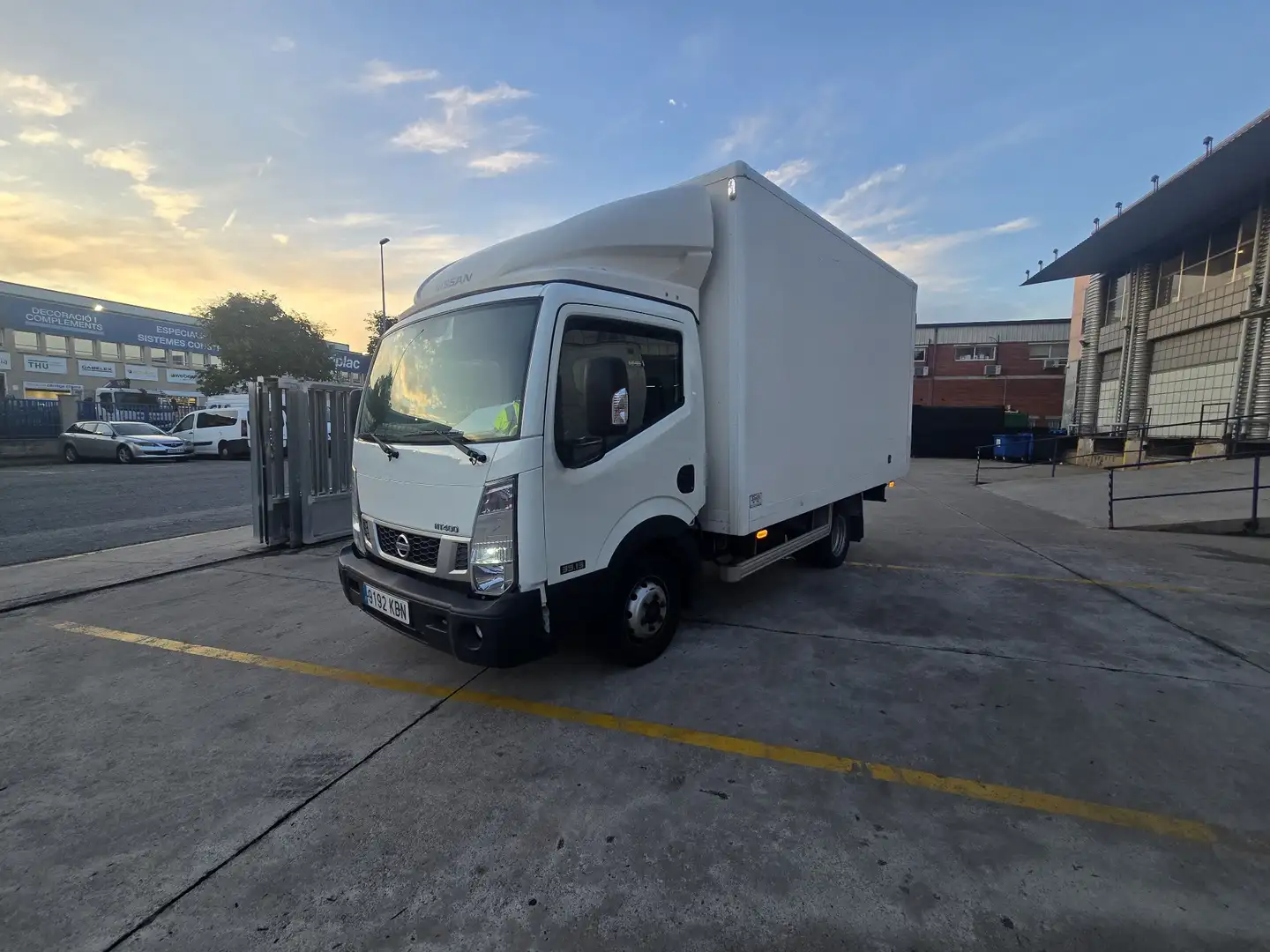 Nissan Cabstar 35.13/1 Cabina Abatible Premium - 2