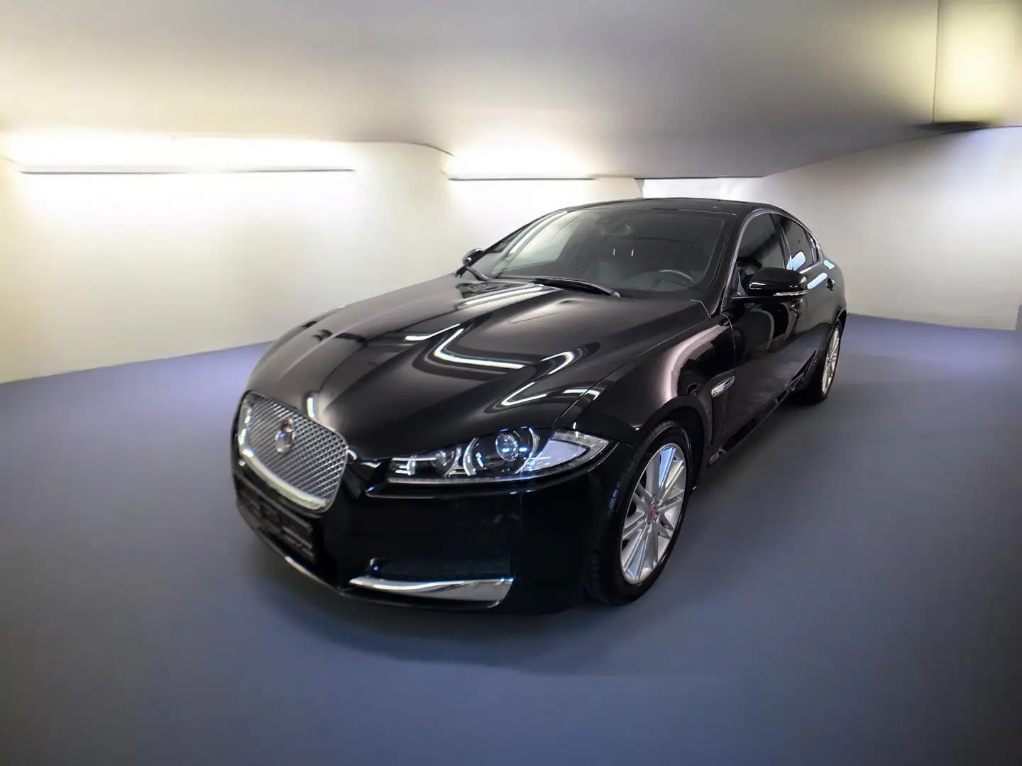 Jaguar XF 2.2 Diesel Aut. Leder Navi GSHD PDC v+h+Kam. Schwarz - 1